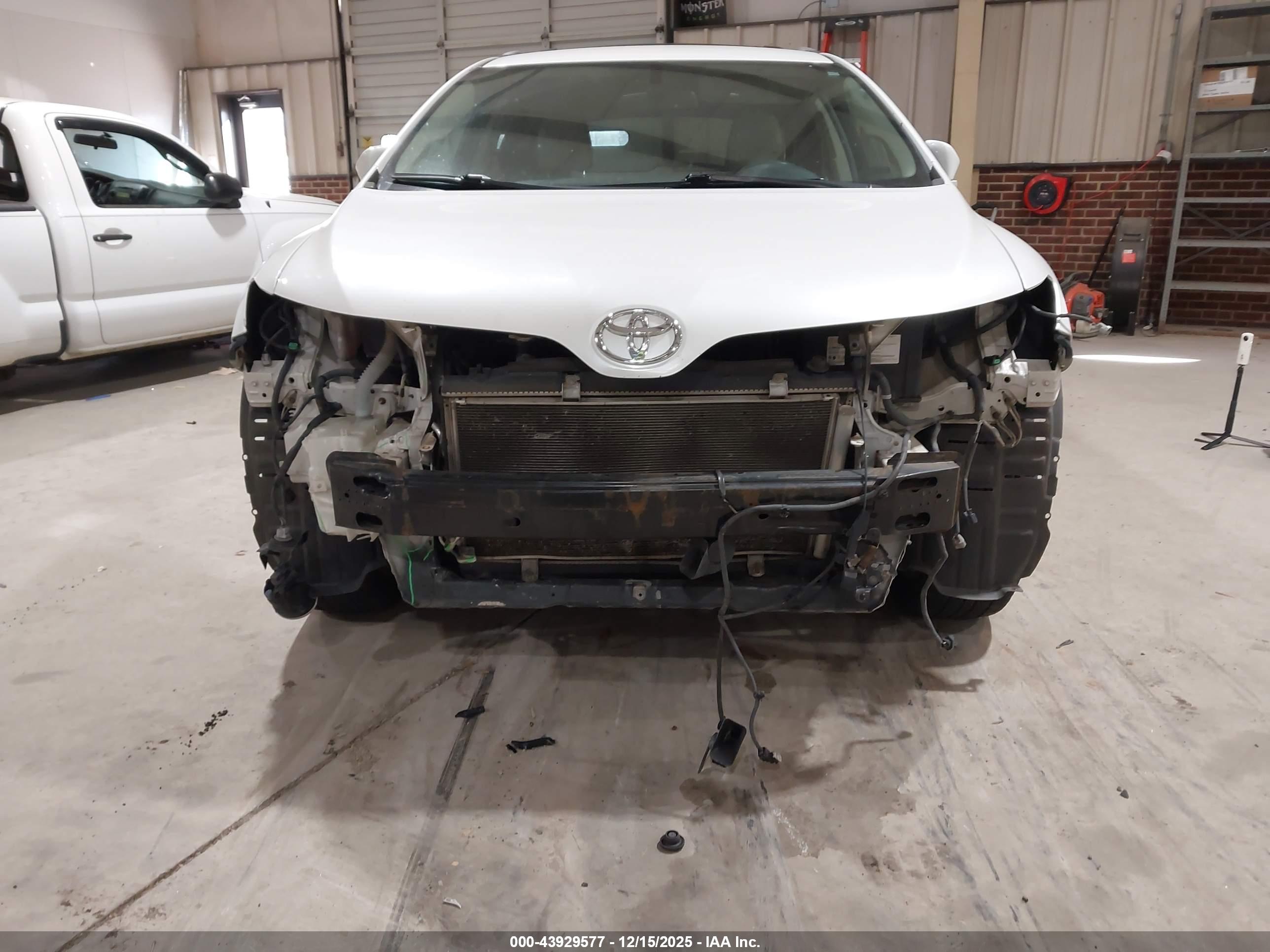 TOYOTA VENZA image 6