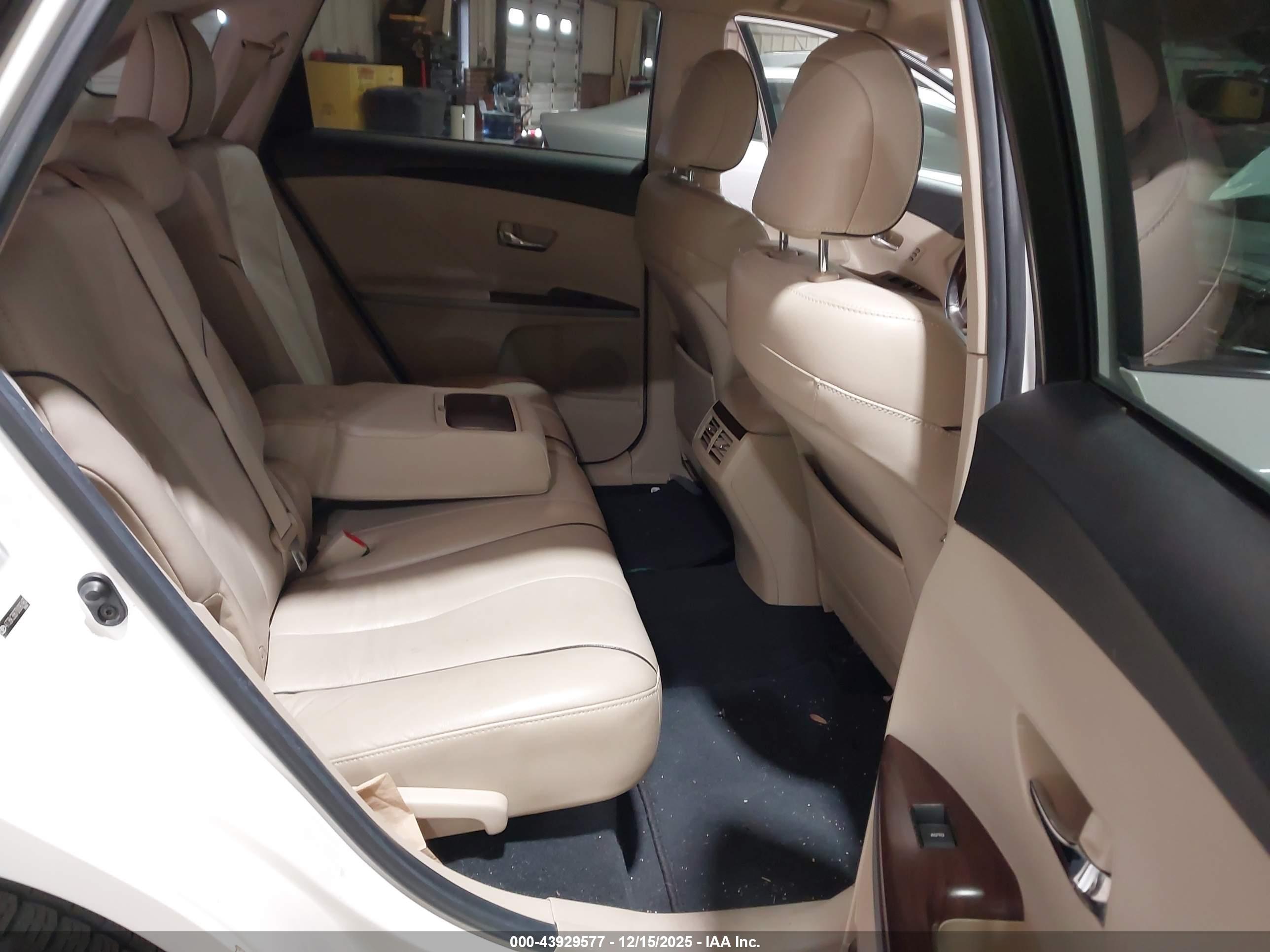 TOYOTA VENZA image 8