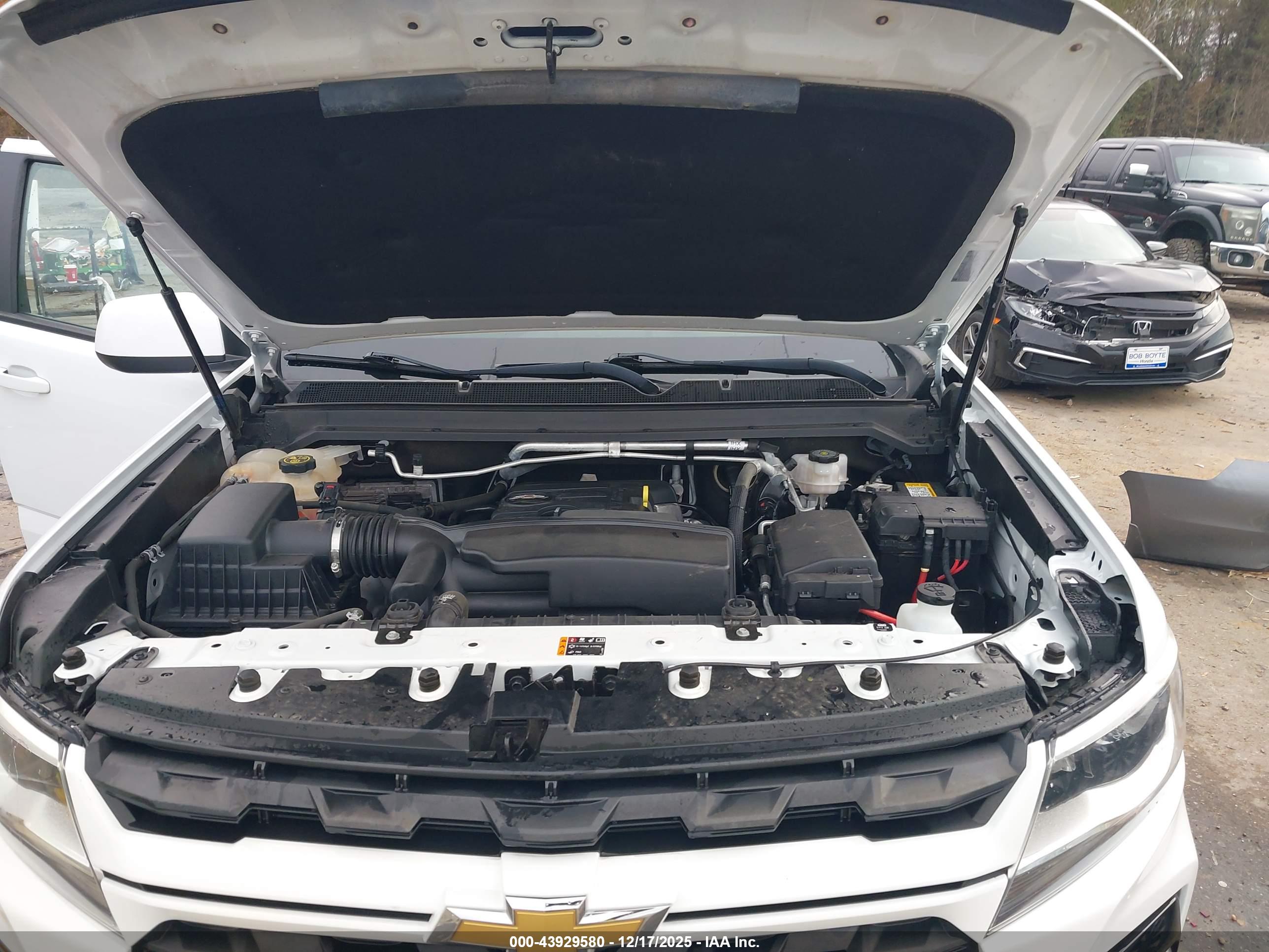 CHEVROLET COLORADO image 10