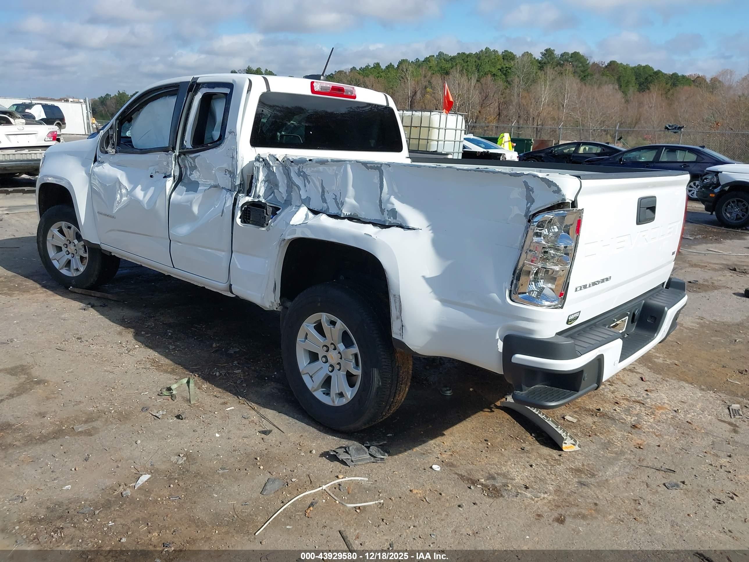 CHEVROLET COLORADO image 3
