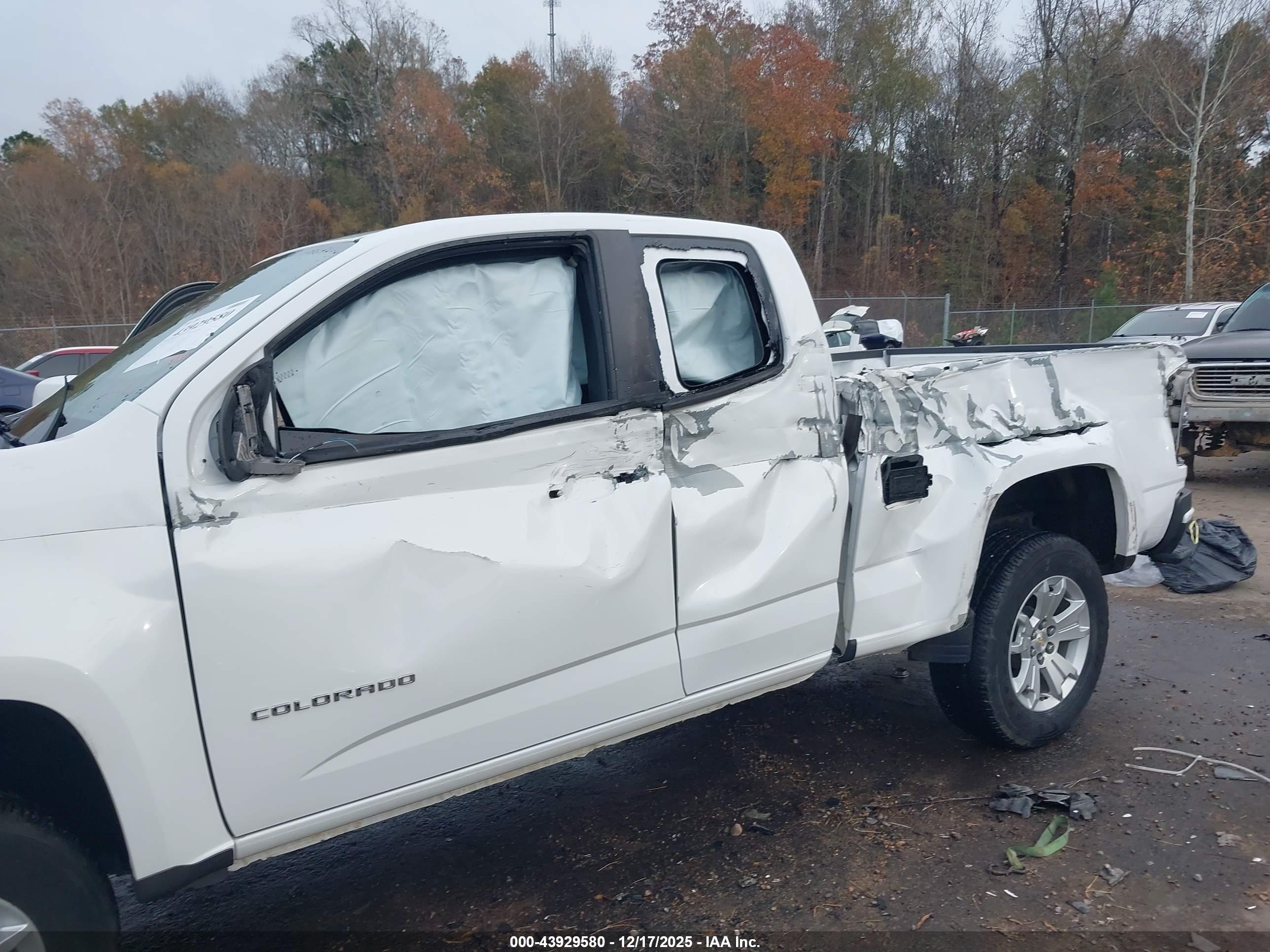 CHEVROLET COLORADO image 6