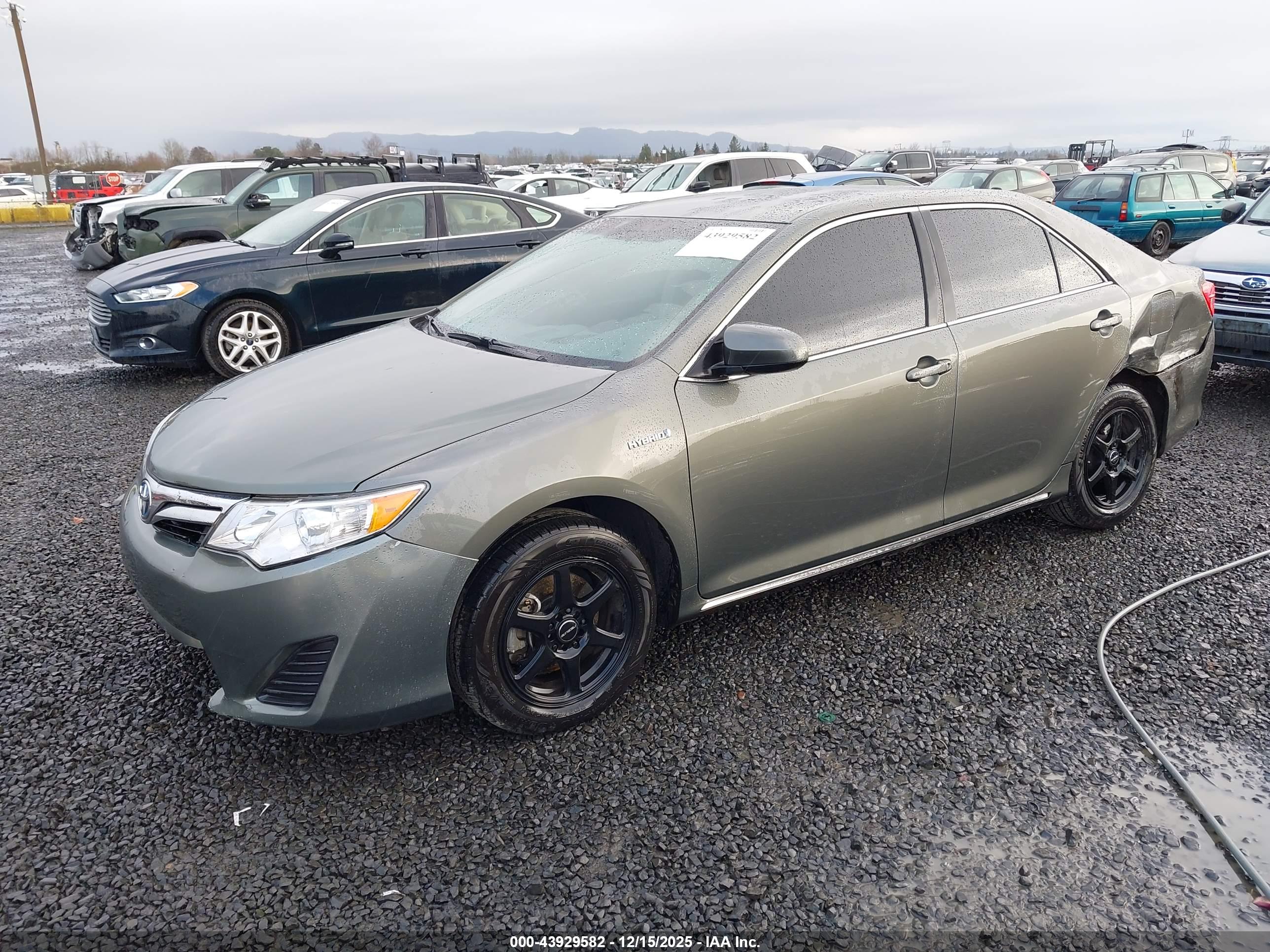 TOYOTA CAMRY image 2