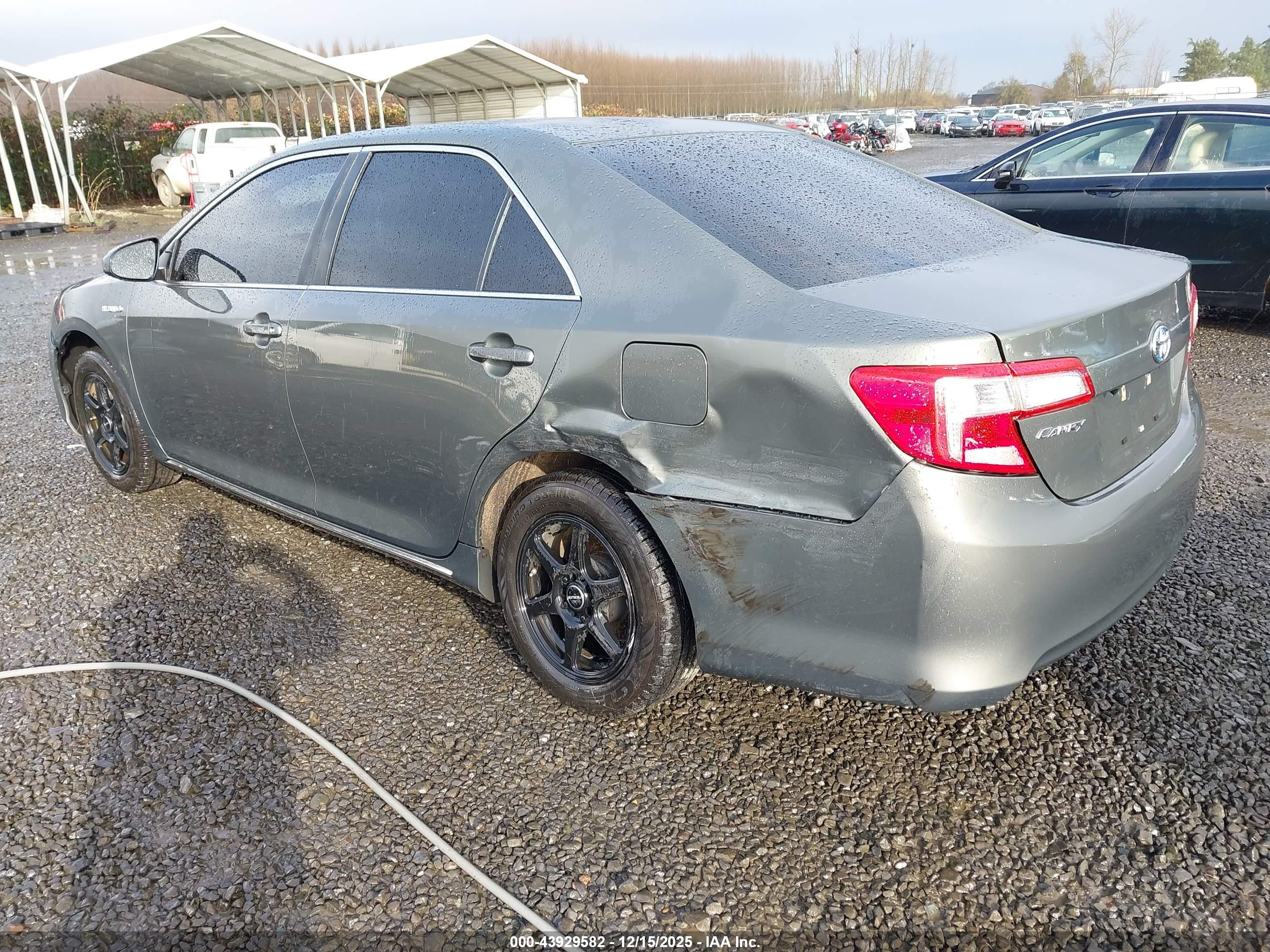 TOYOTA CAMRY image 3