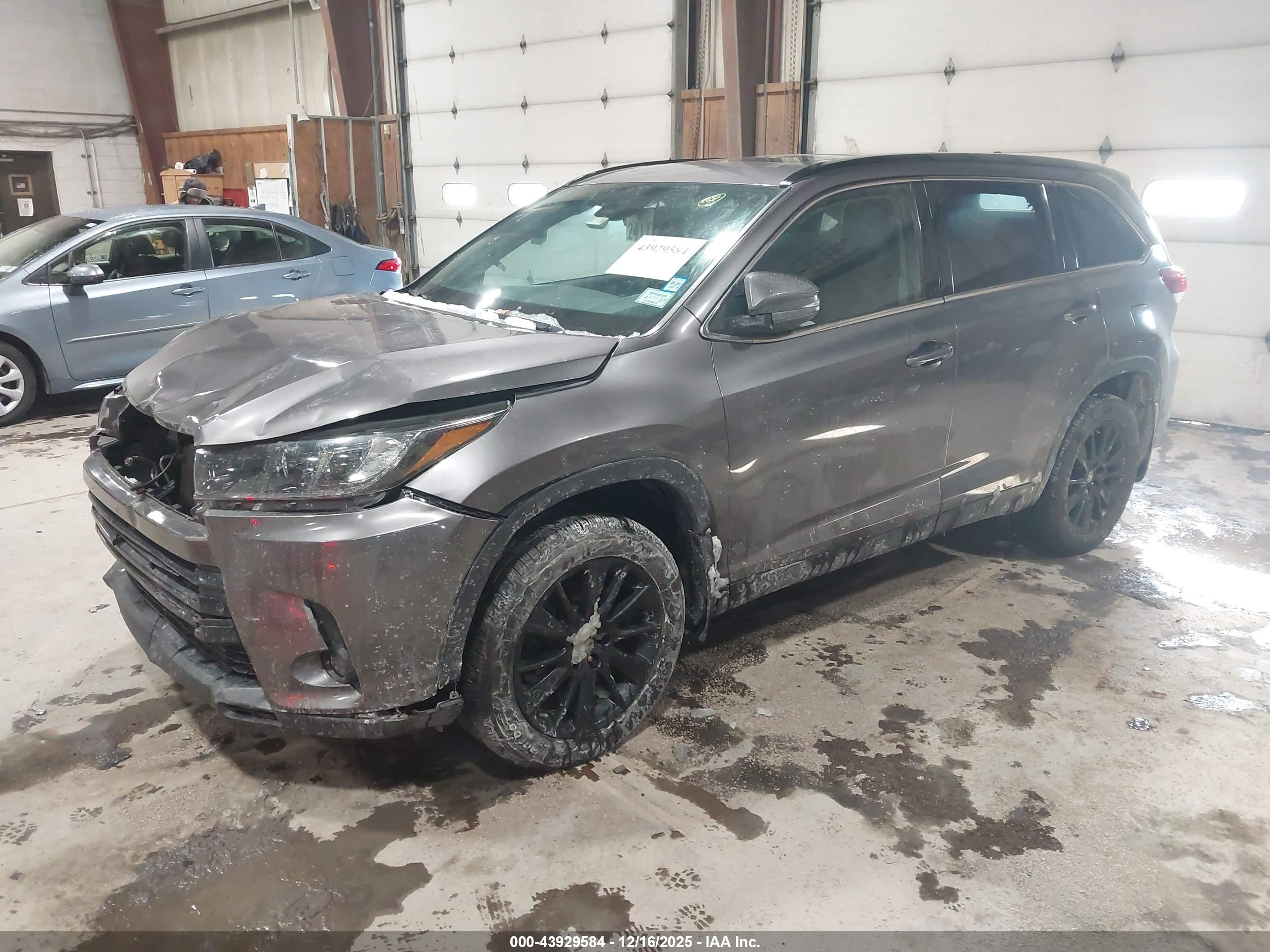 TOYOTA HIGHLANDER image 2
