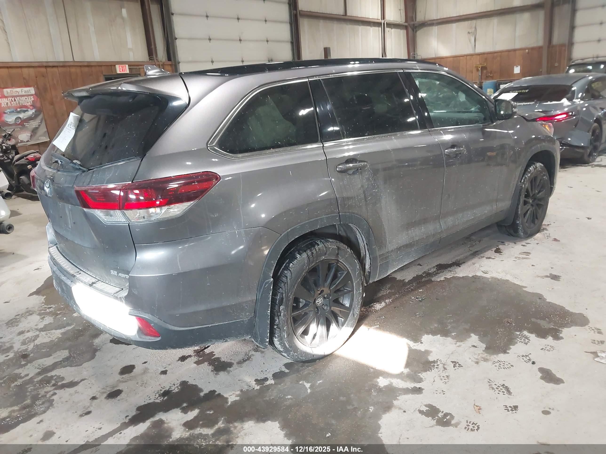 TOYOTA HIGHLANDER image 4