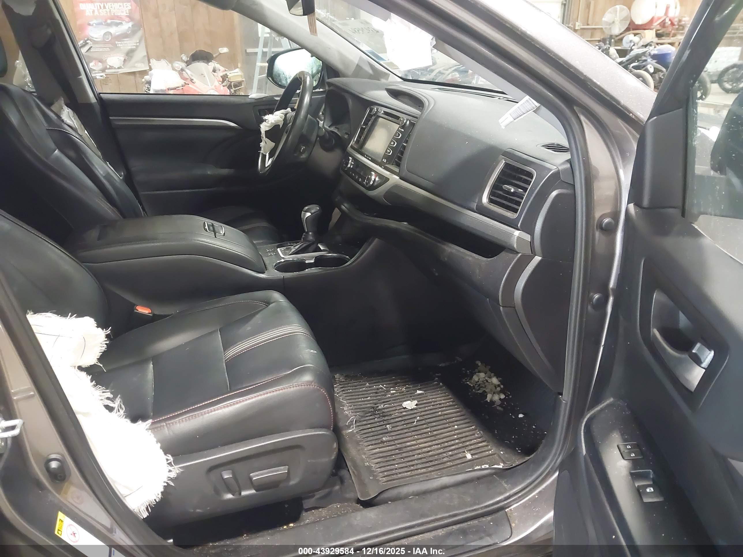 TOYOTA HIGHLANDER image 5