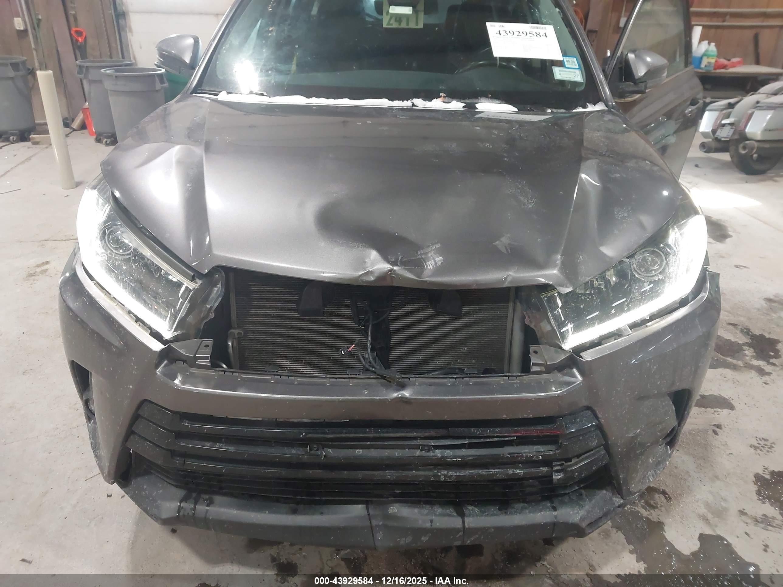 TOYOTA HIGHLANDER image 6