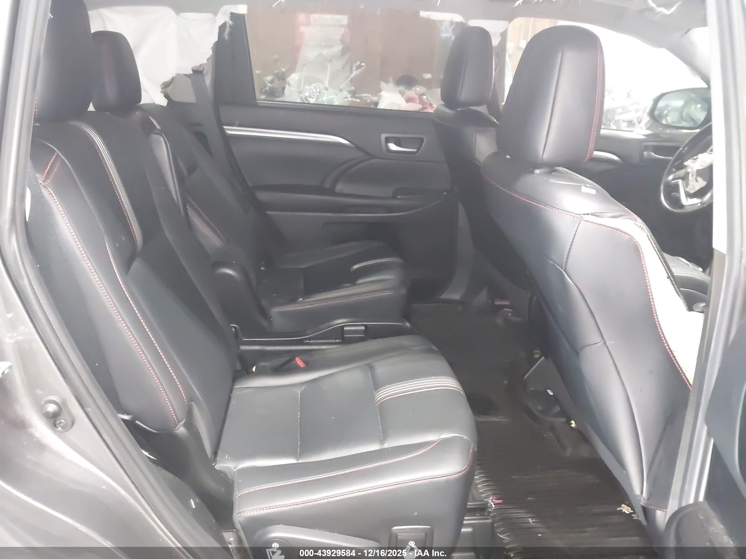 TOYOTA HIGHLANDER image 8