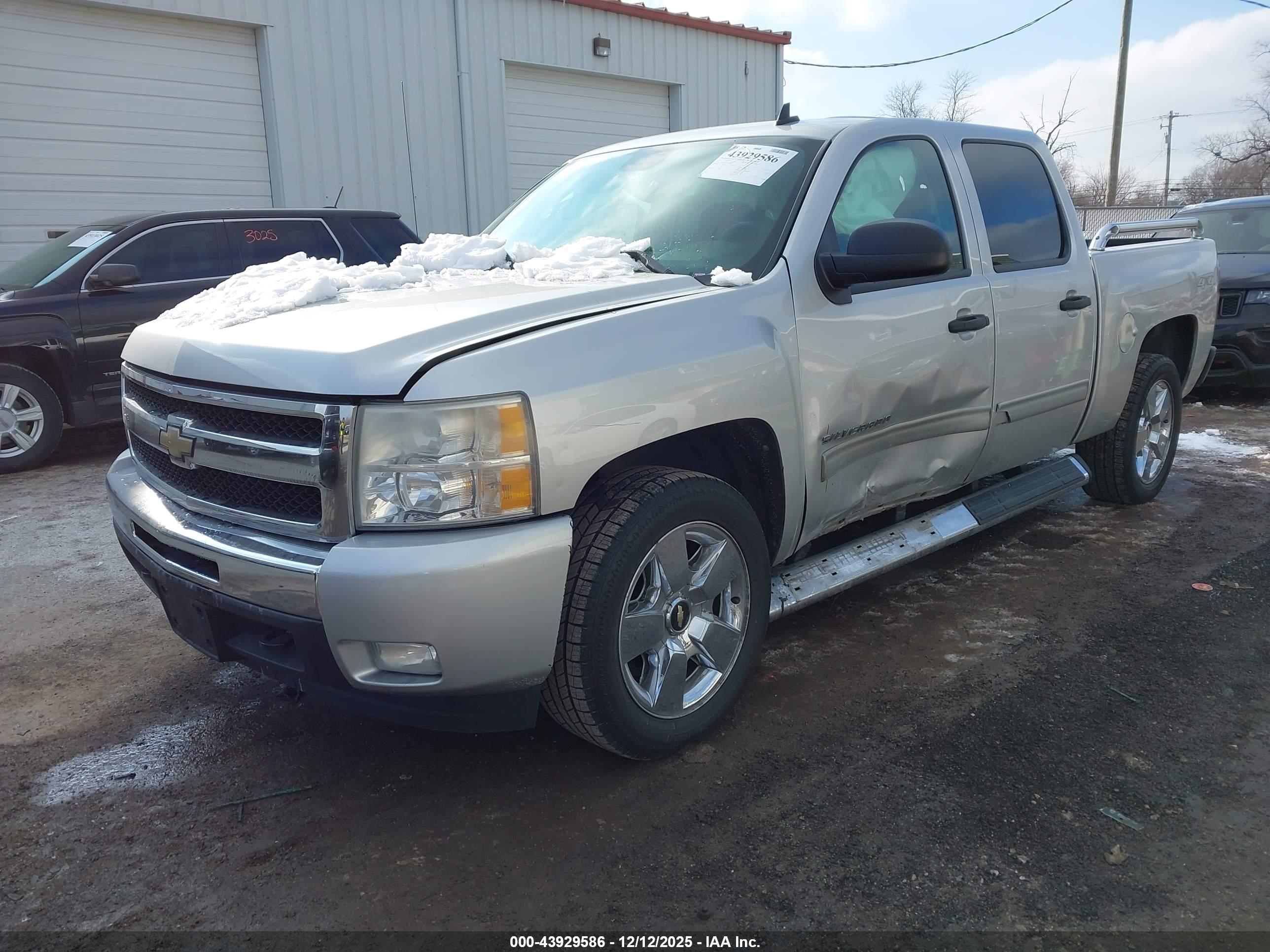 CHEVROLET SILVERADO image 2