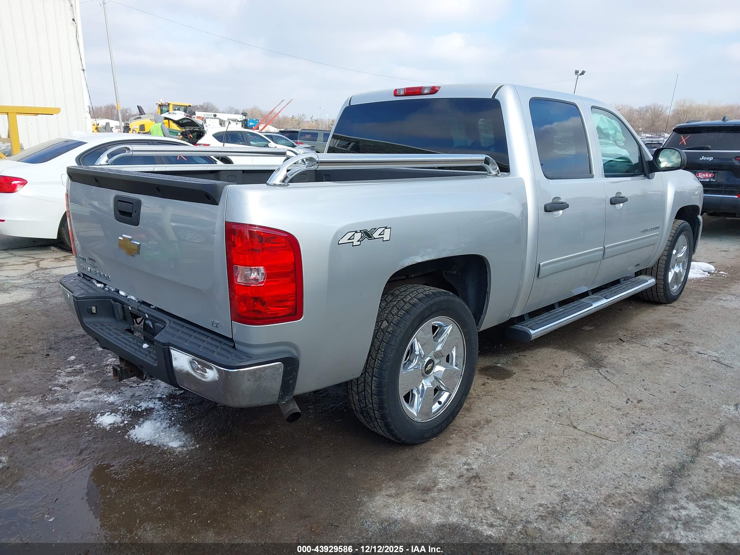 CHEVROLET SILVERADO image 4