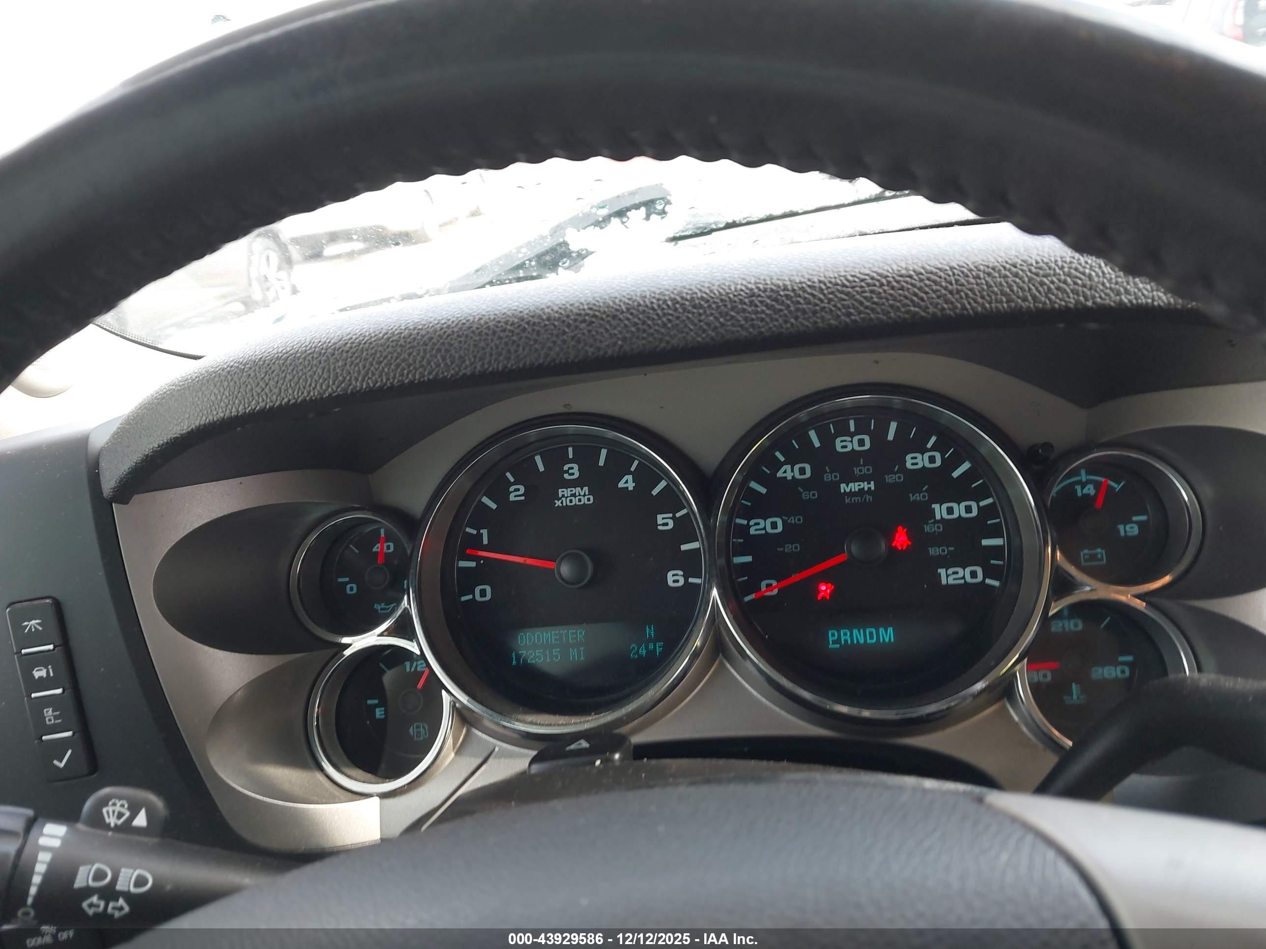 CHEVROLET SILVERADO image 7