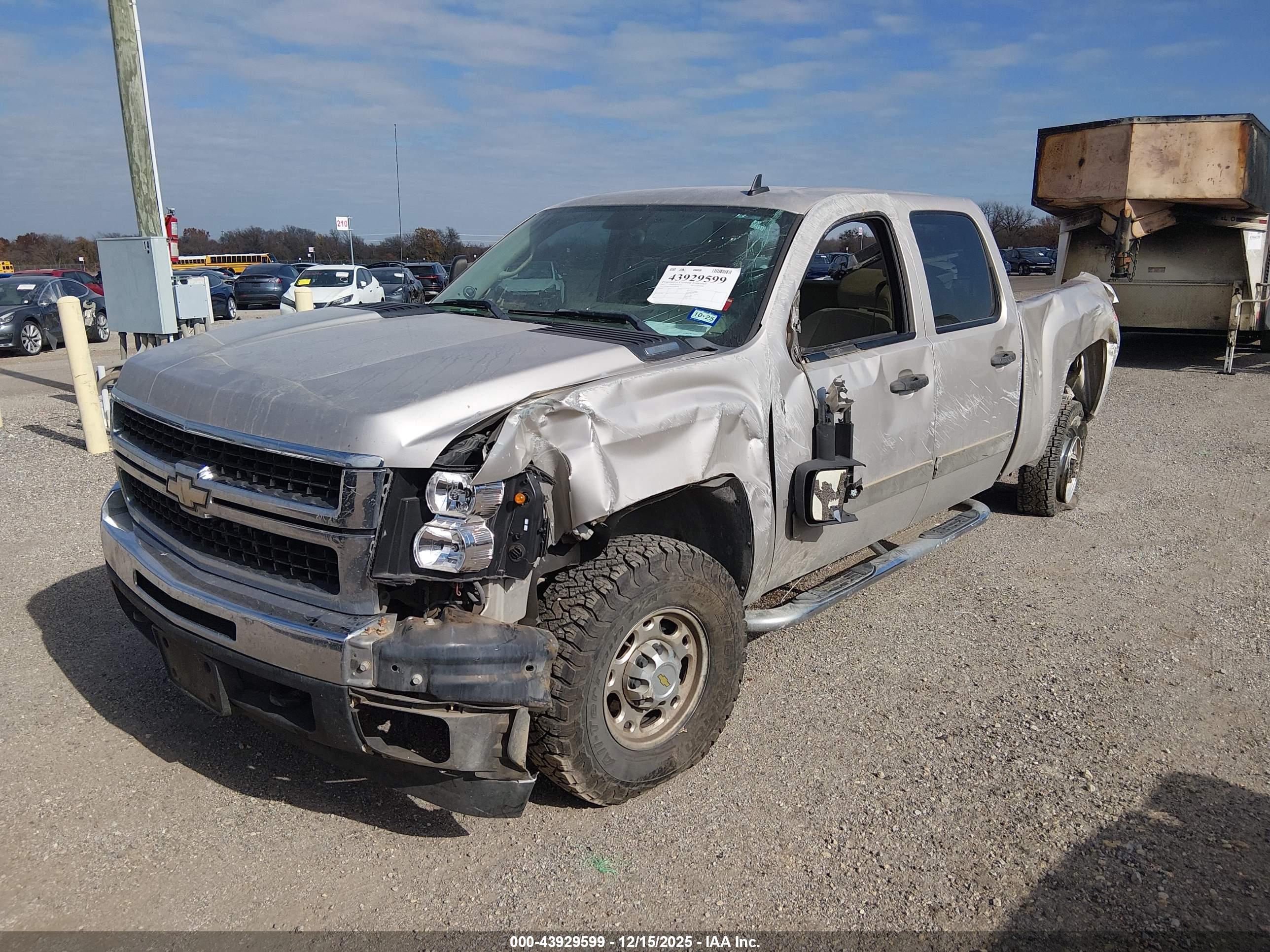 CHEVROLET SILVERADO image 2