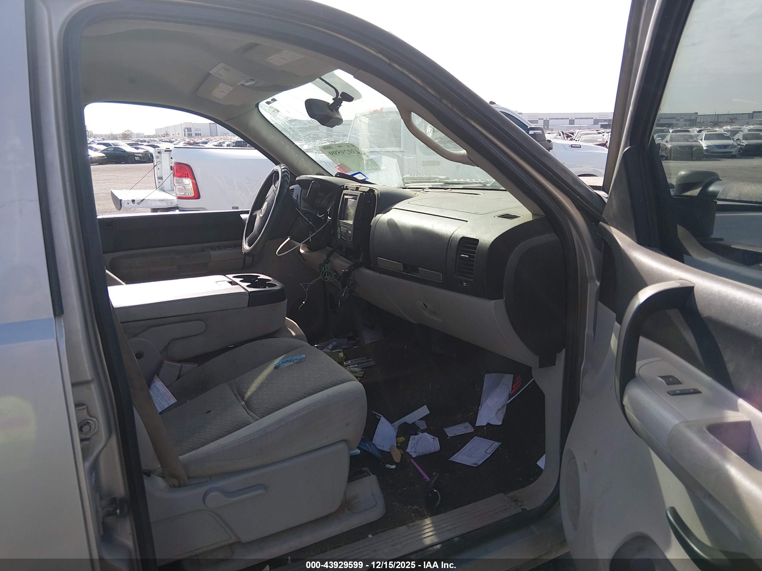 CHEVROLET SILVERADO image 5