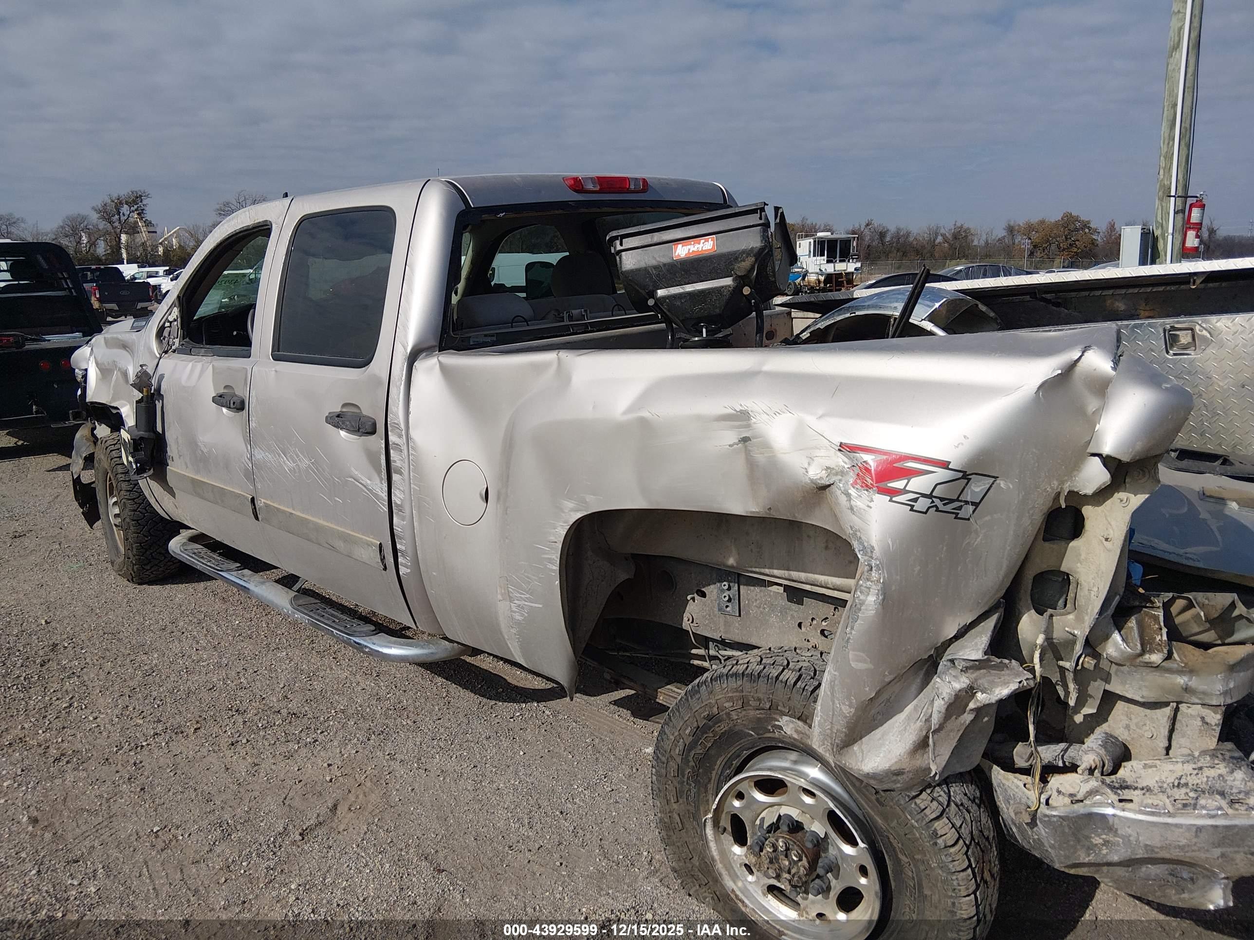 CHEVROLET SILVERADO image 6