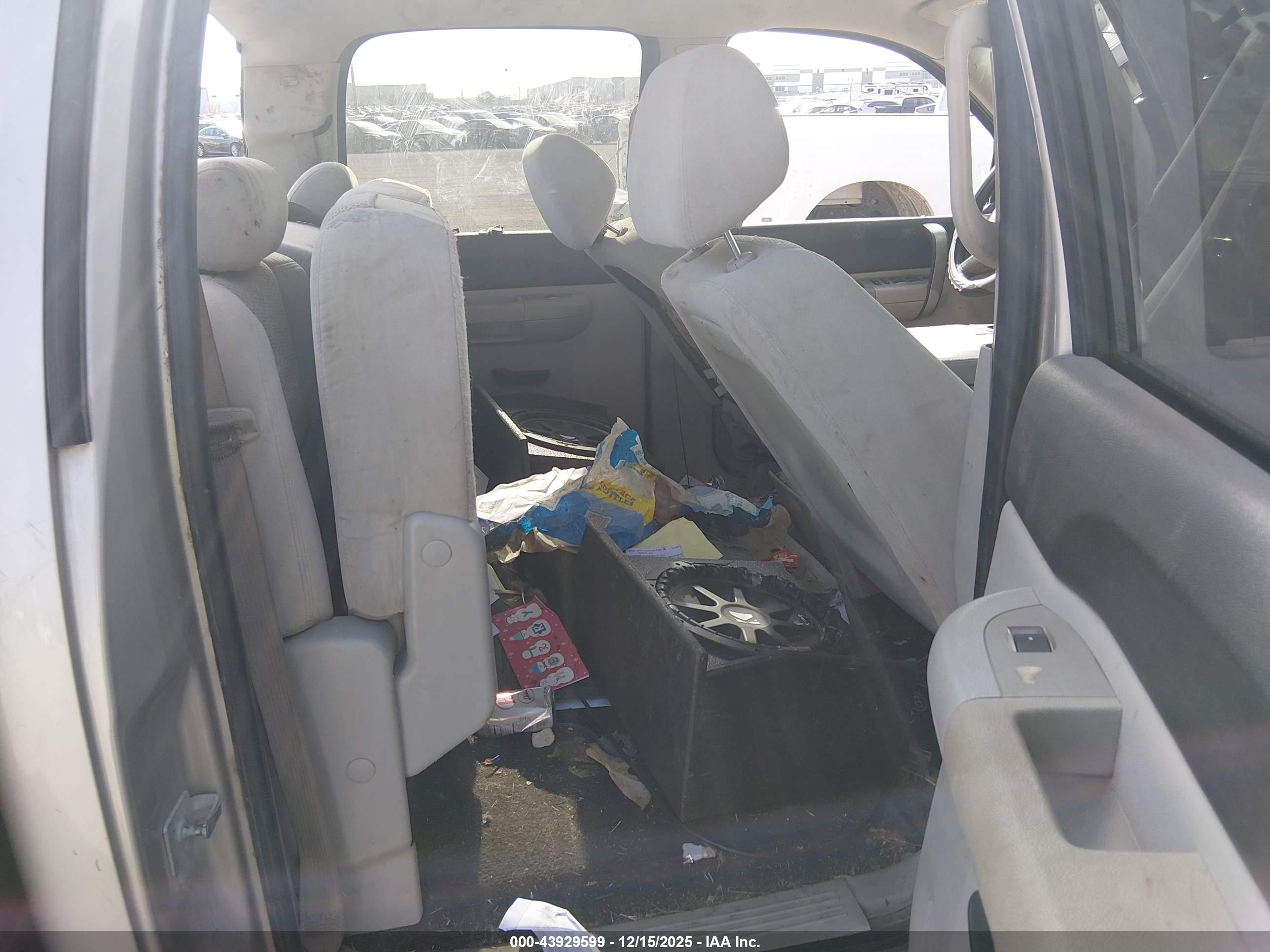CHEVROLET SILVERADO image 8
