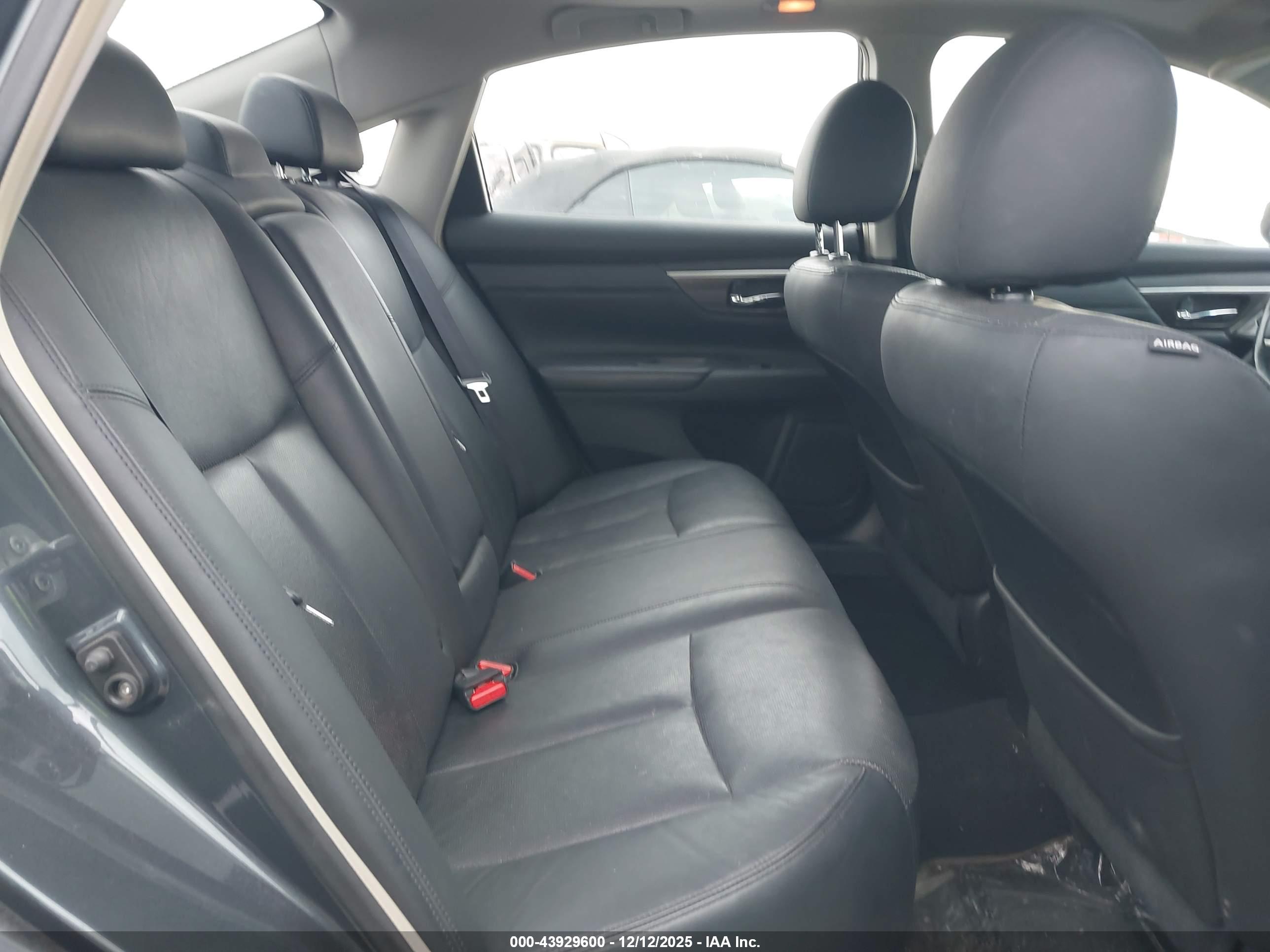 NISSAN ALTIMA image 8
