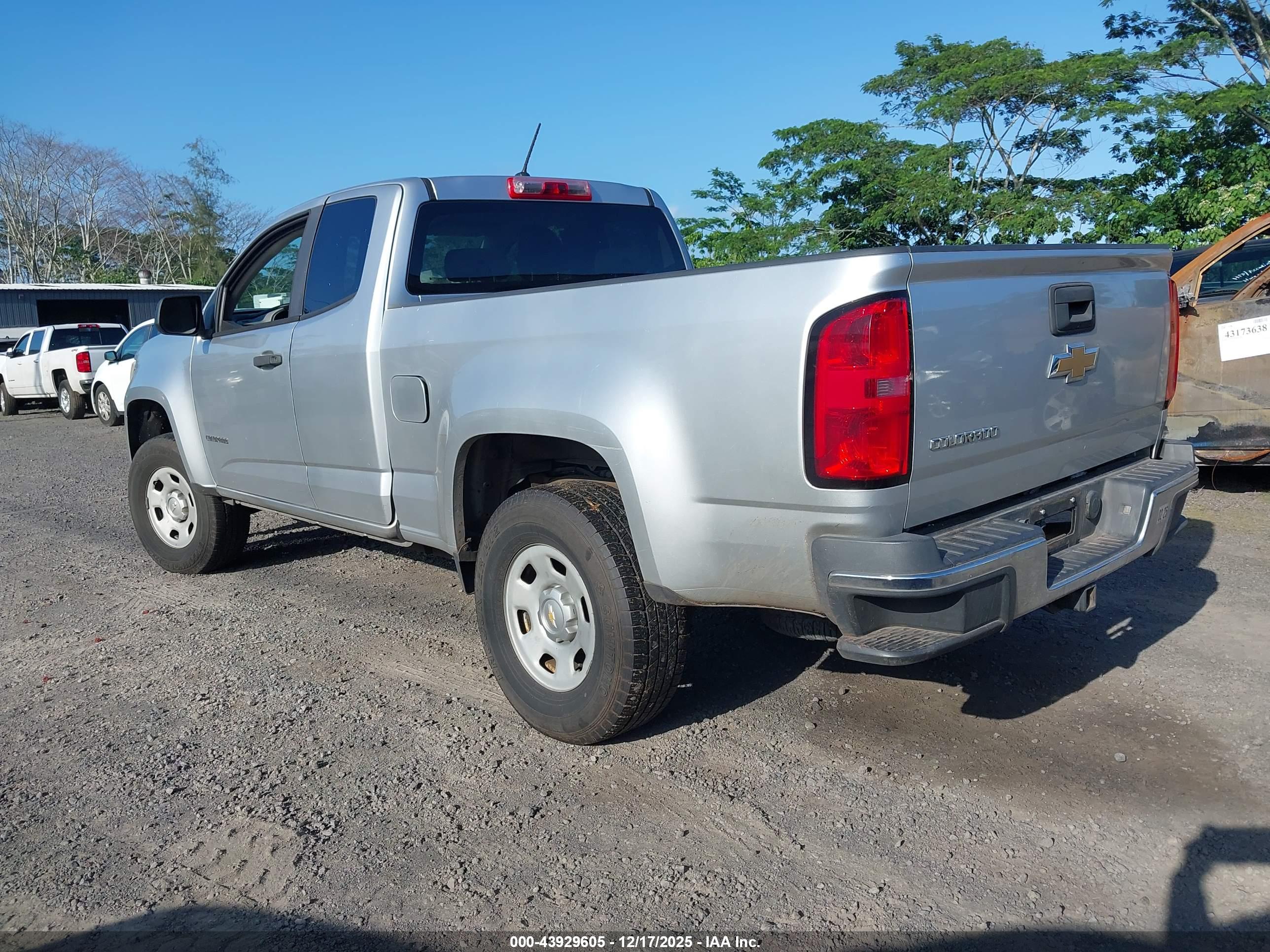 CHEVROLET COLORADO image 3
