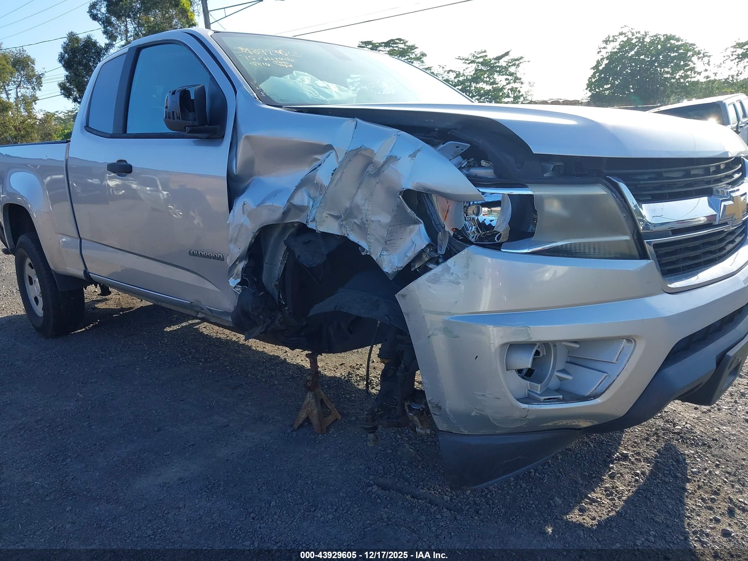 CHEVROLET COLORADO image 6