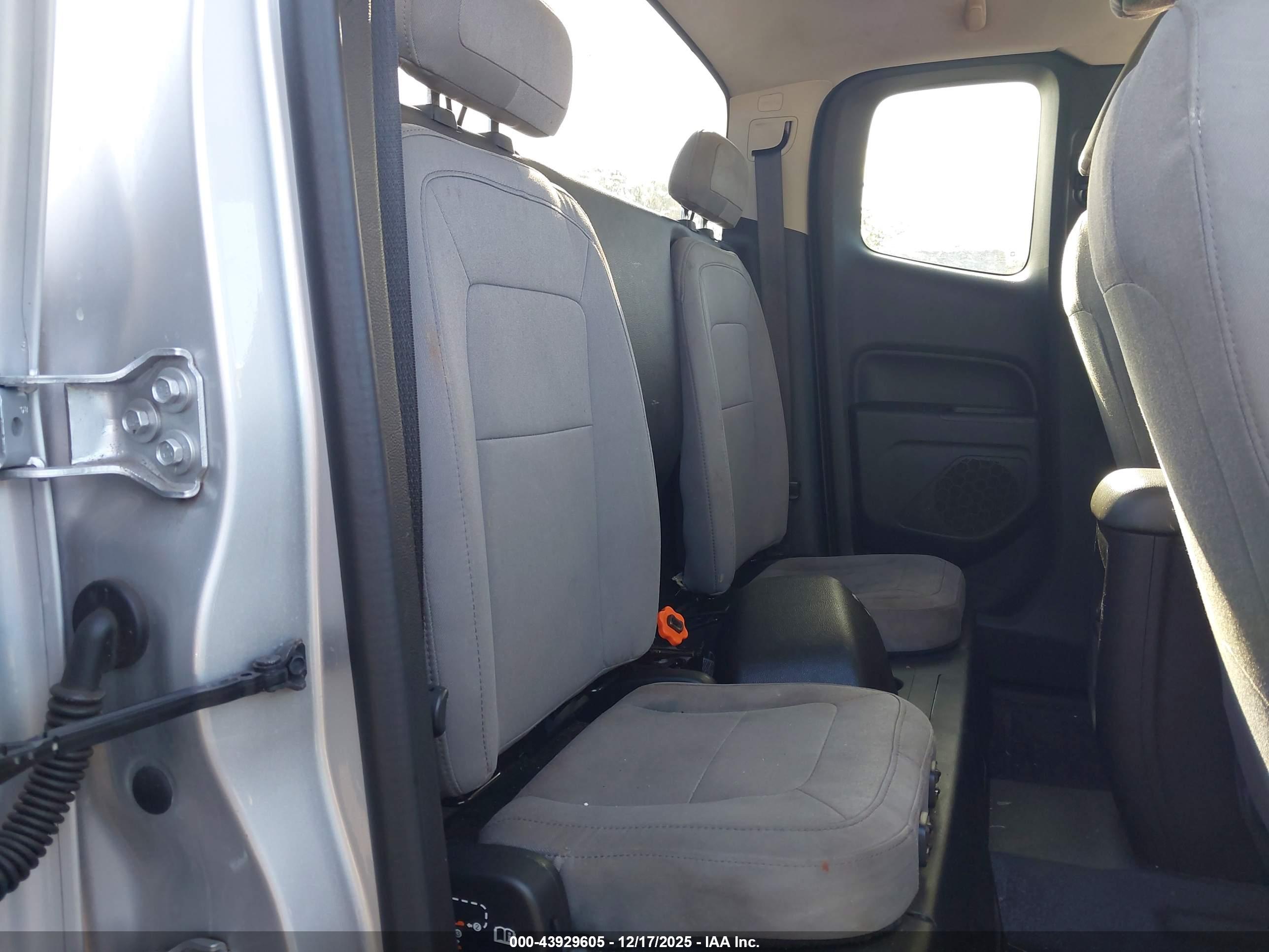 CHEVROLET COLORADO image 8