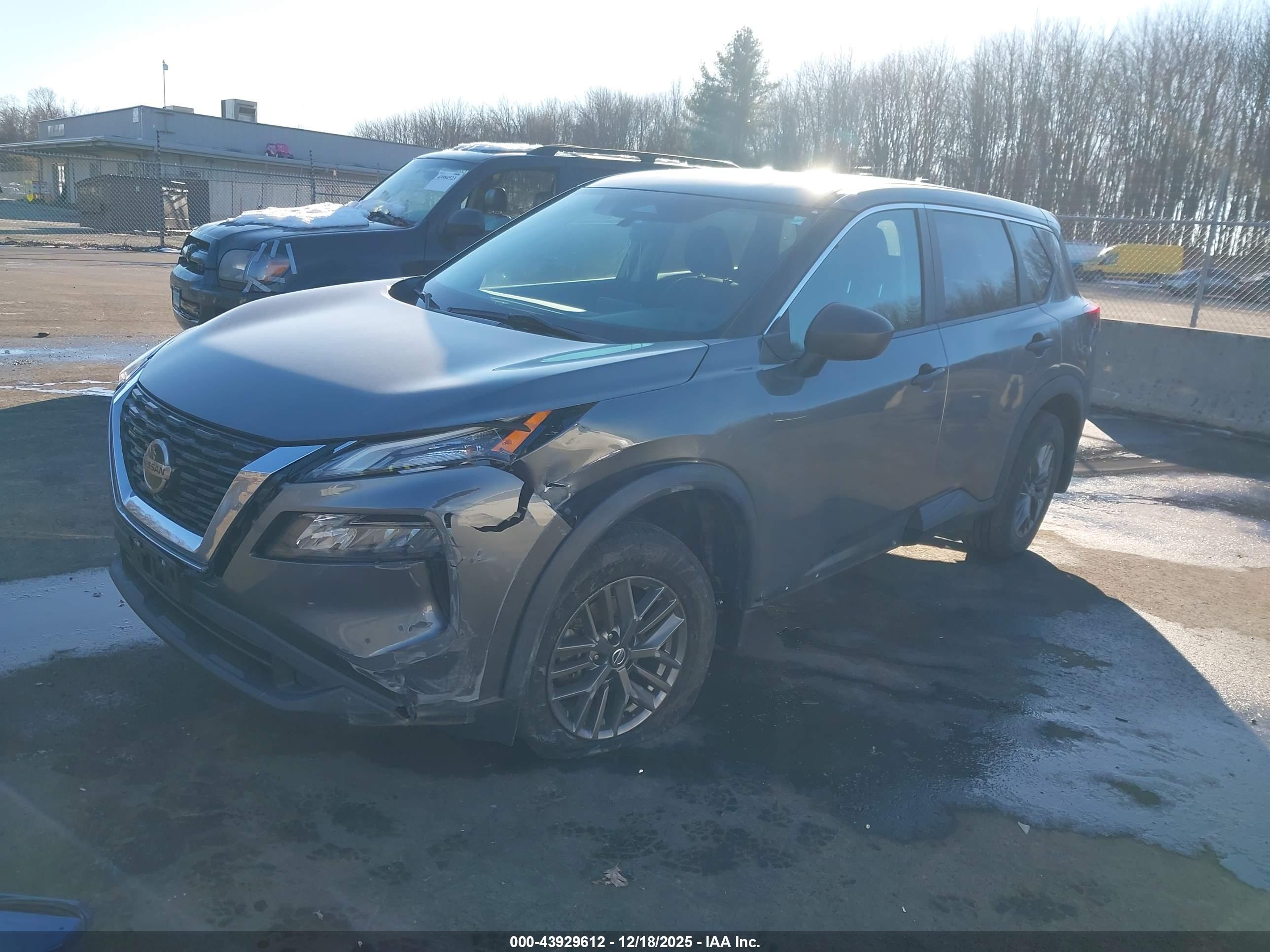NISSAN ROGUE image 2