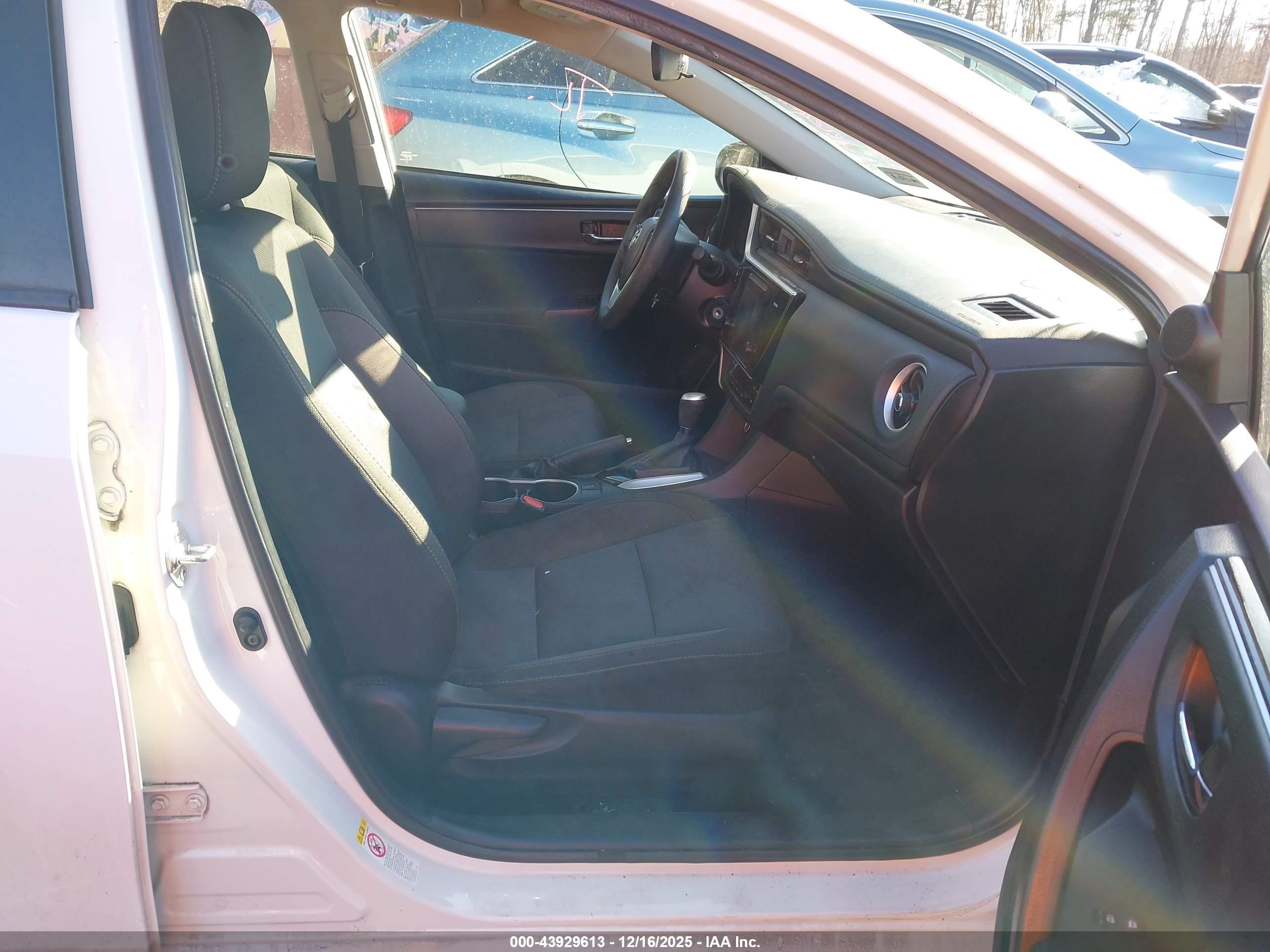 TOYOTA COROLLA image 5