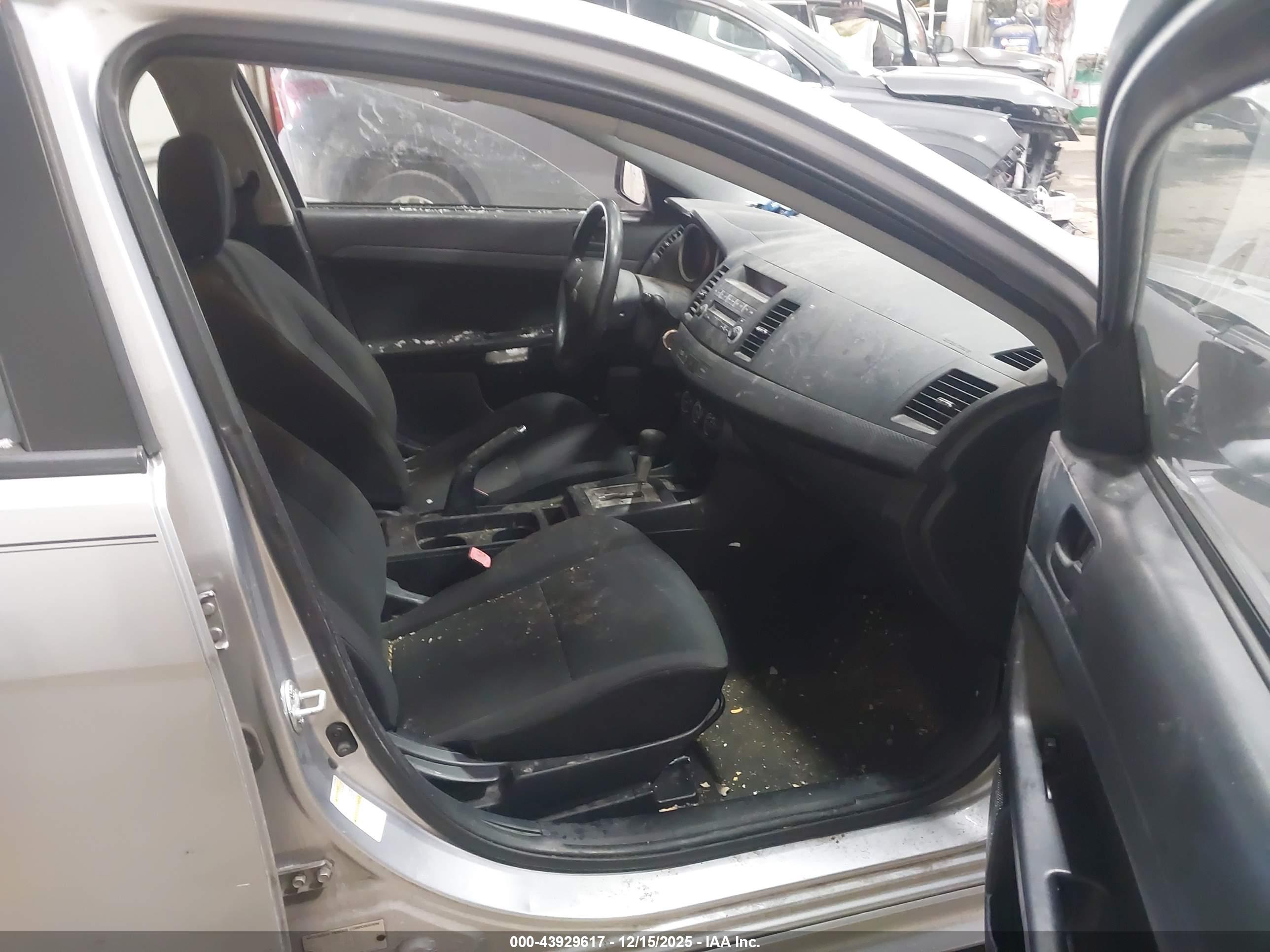 MITSUBISHI LANCER image 5