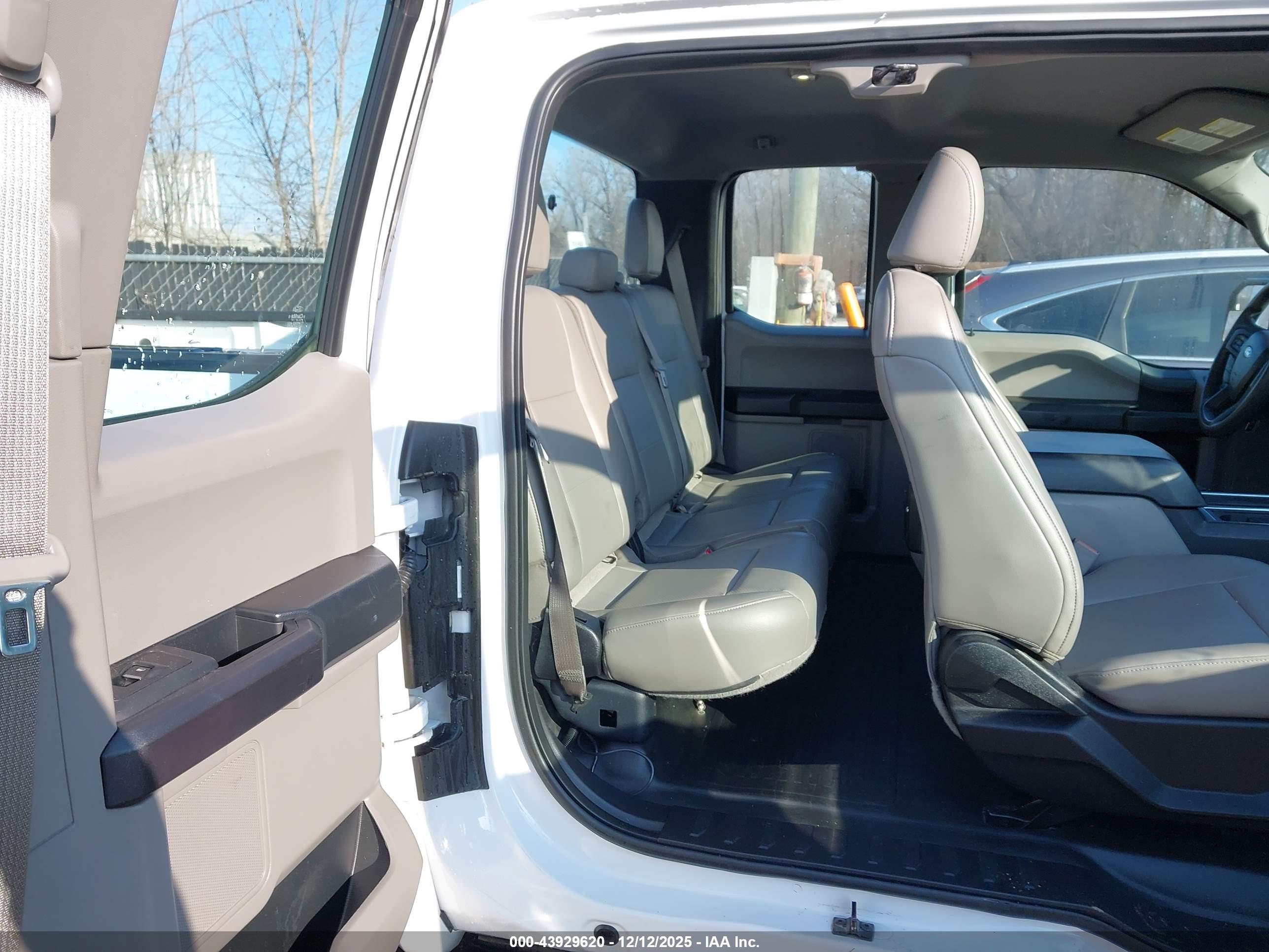 FORD F-150 image 8