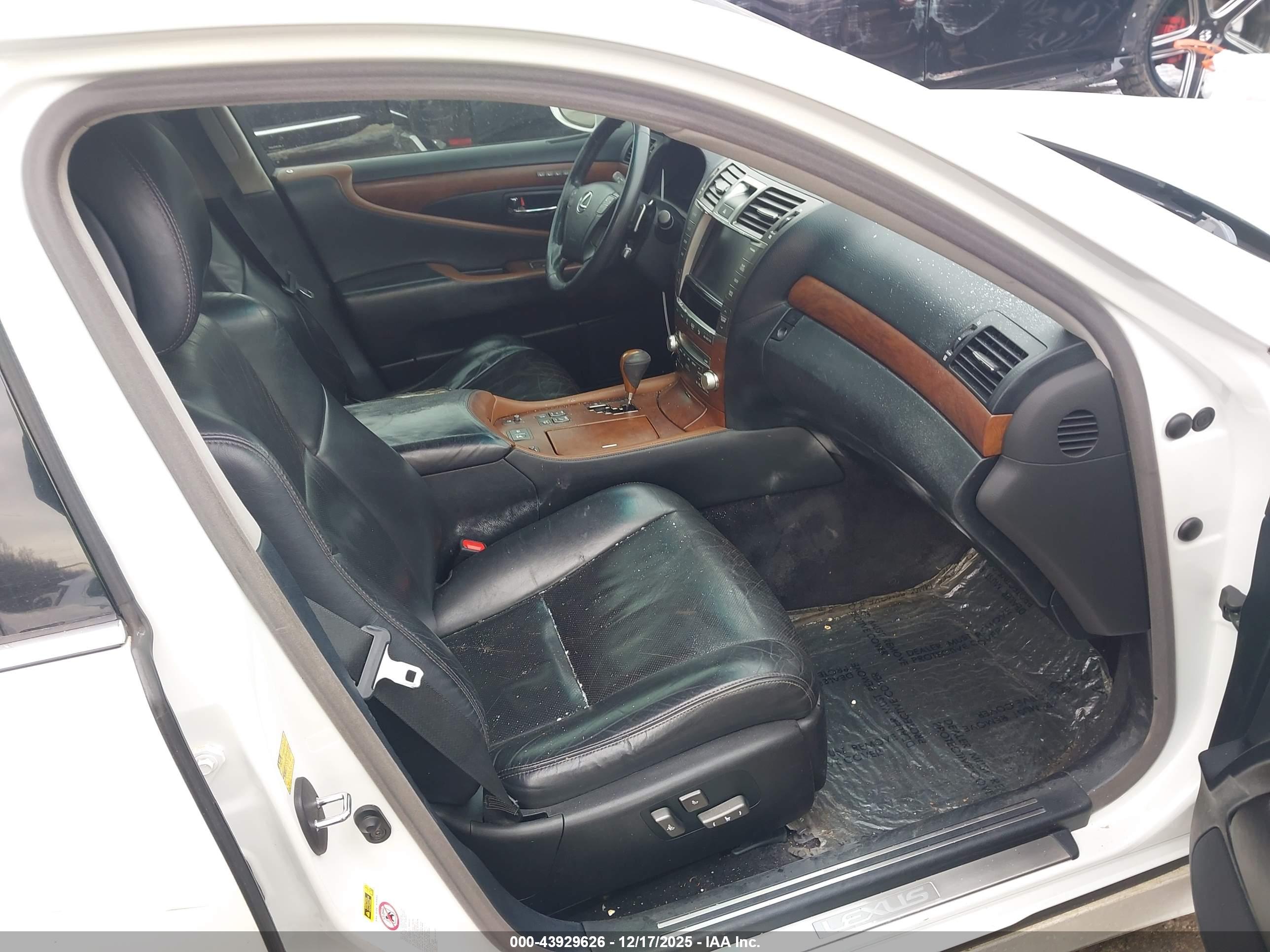 LEXUS LS image 5
