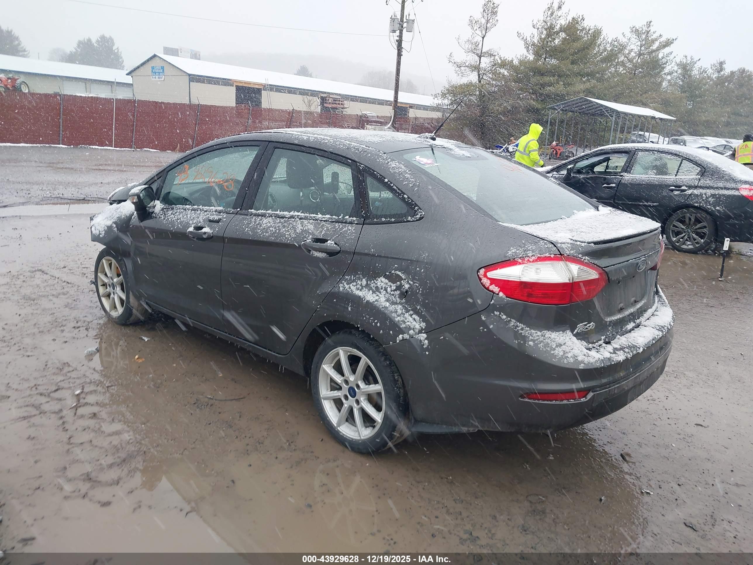 FORD FIESTA image 3
