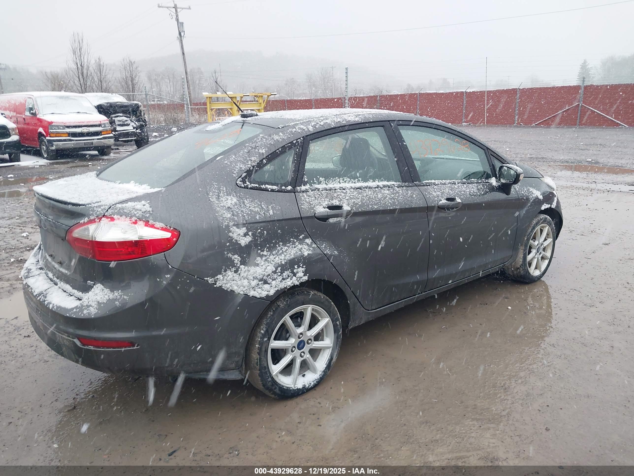 FORD FIESTA image 4