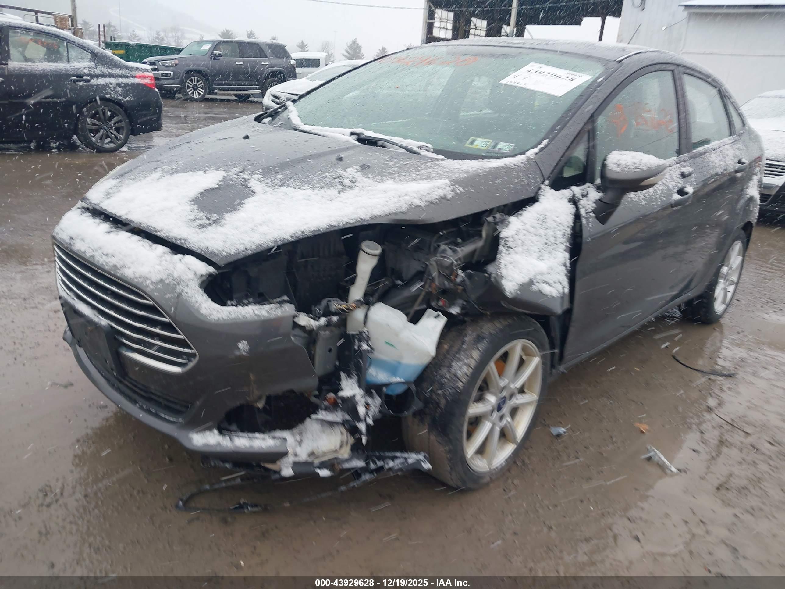 FORD FIESTA image 6