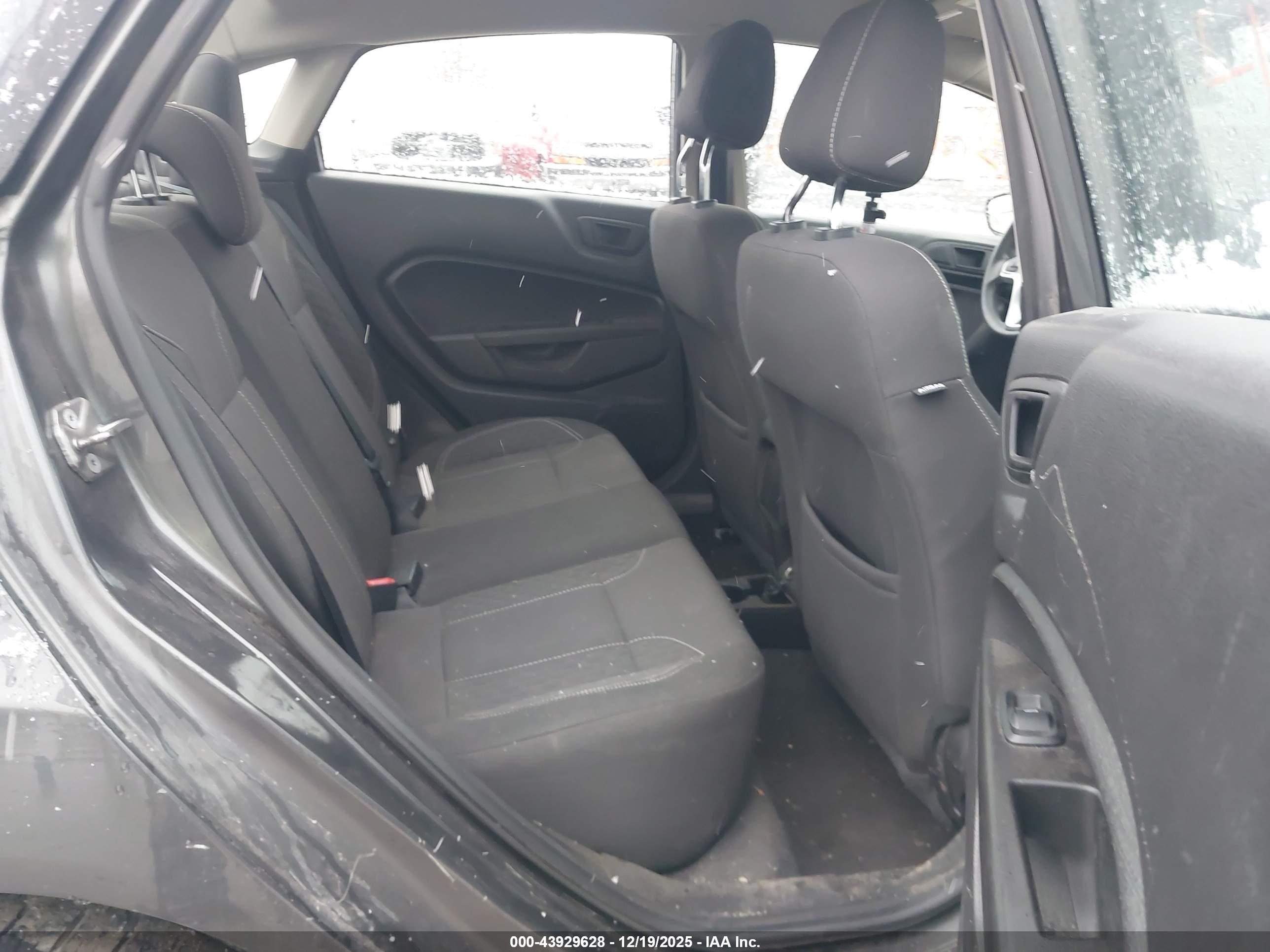 FORD FIESTA image 8