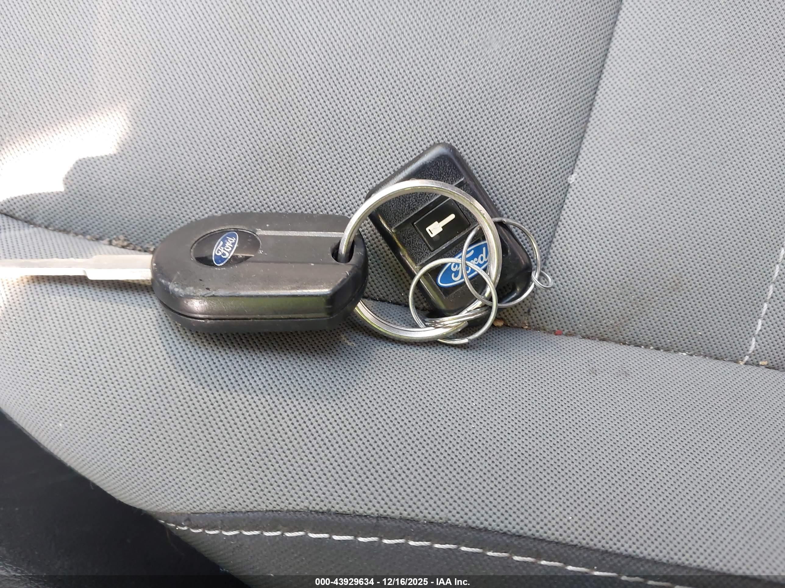 FORD ESCAPE image 11