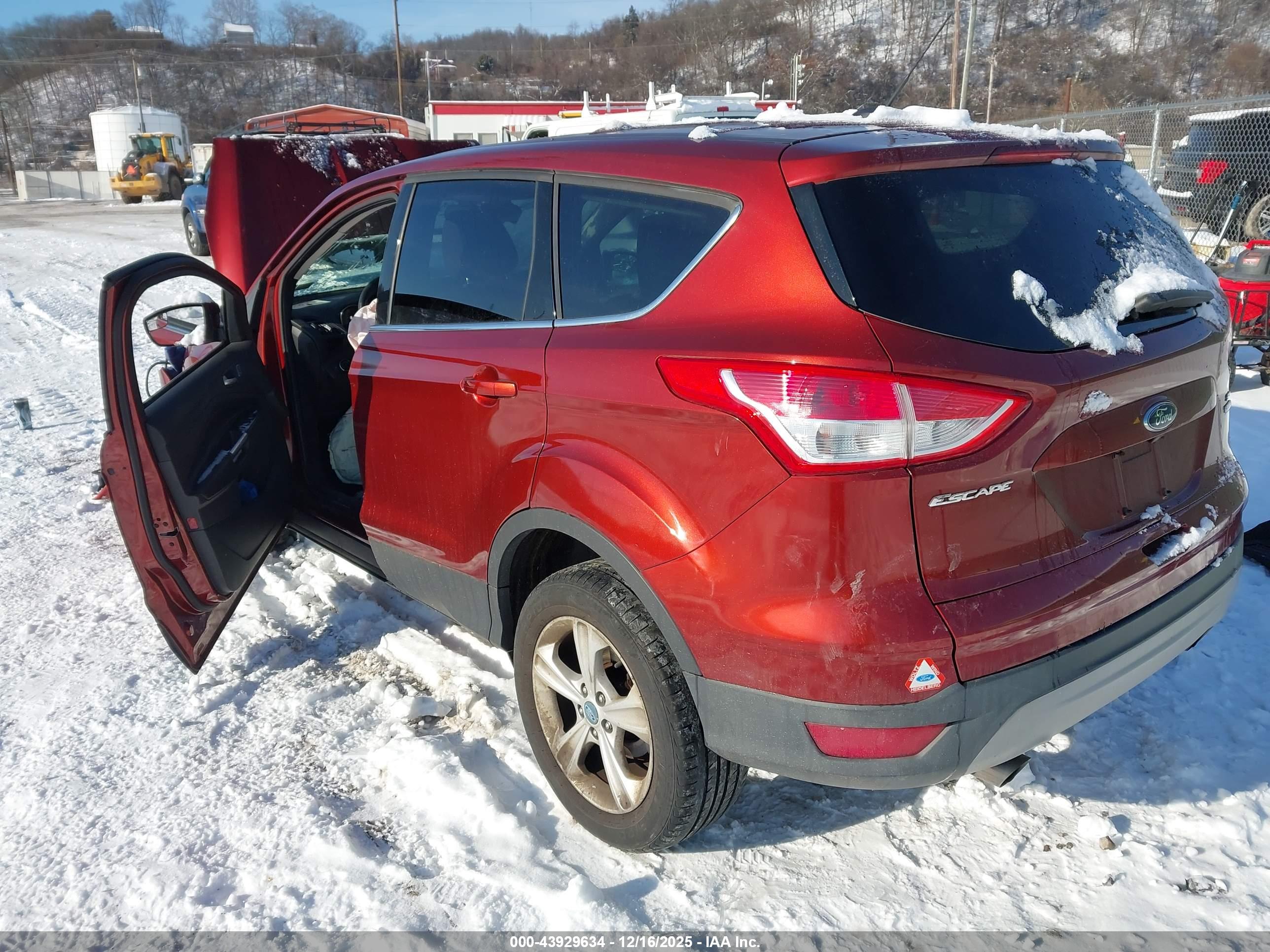 FORD ESCAPE image 3