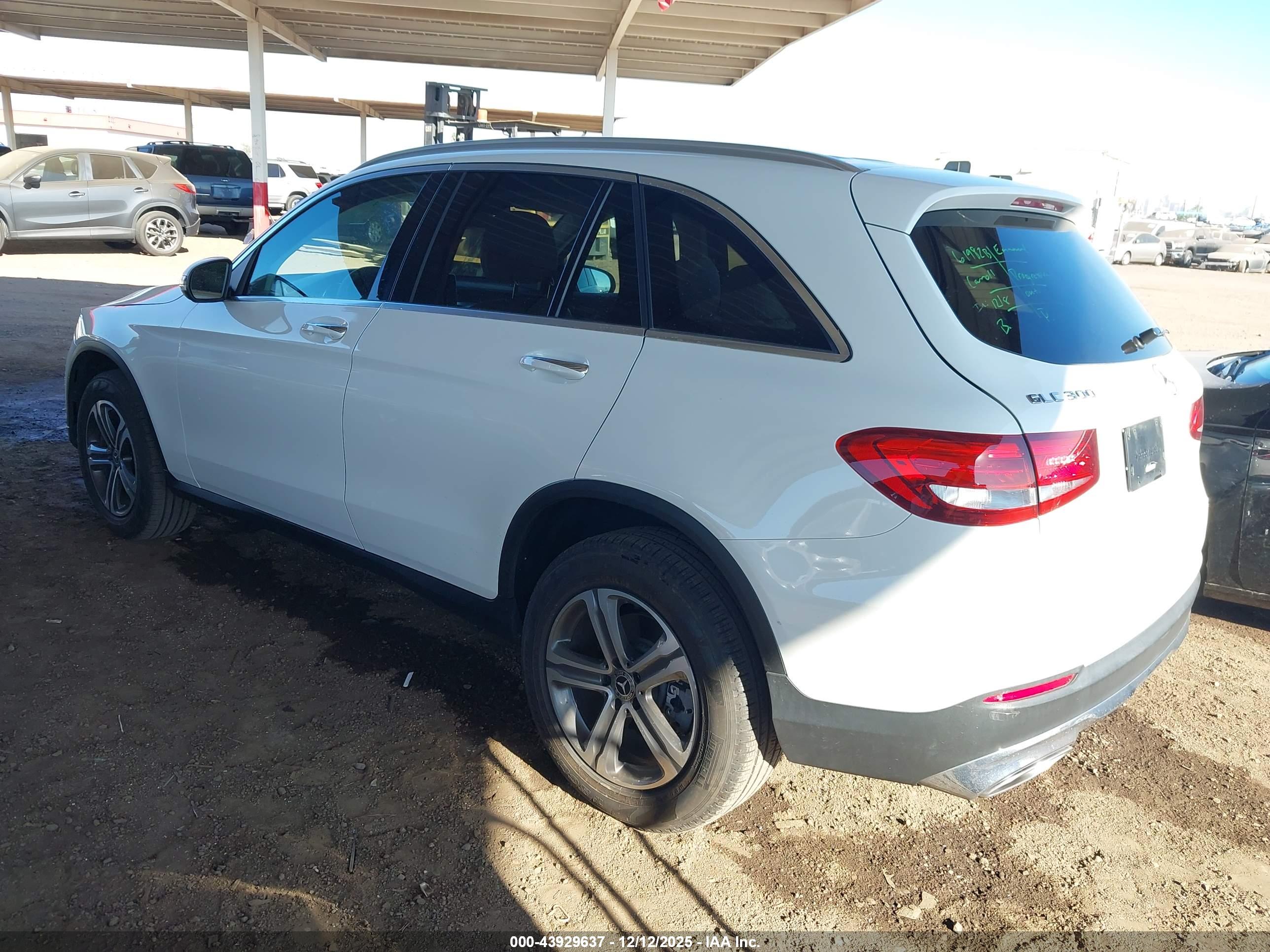 MERCEDES-BENZ GLC image 3