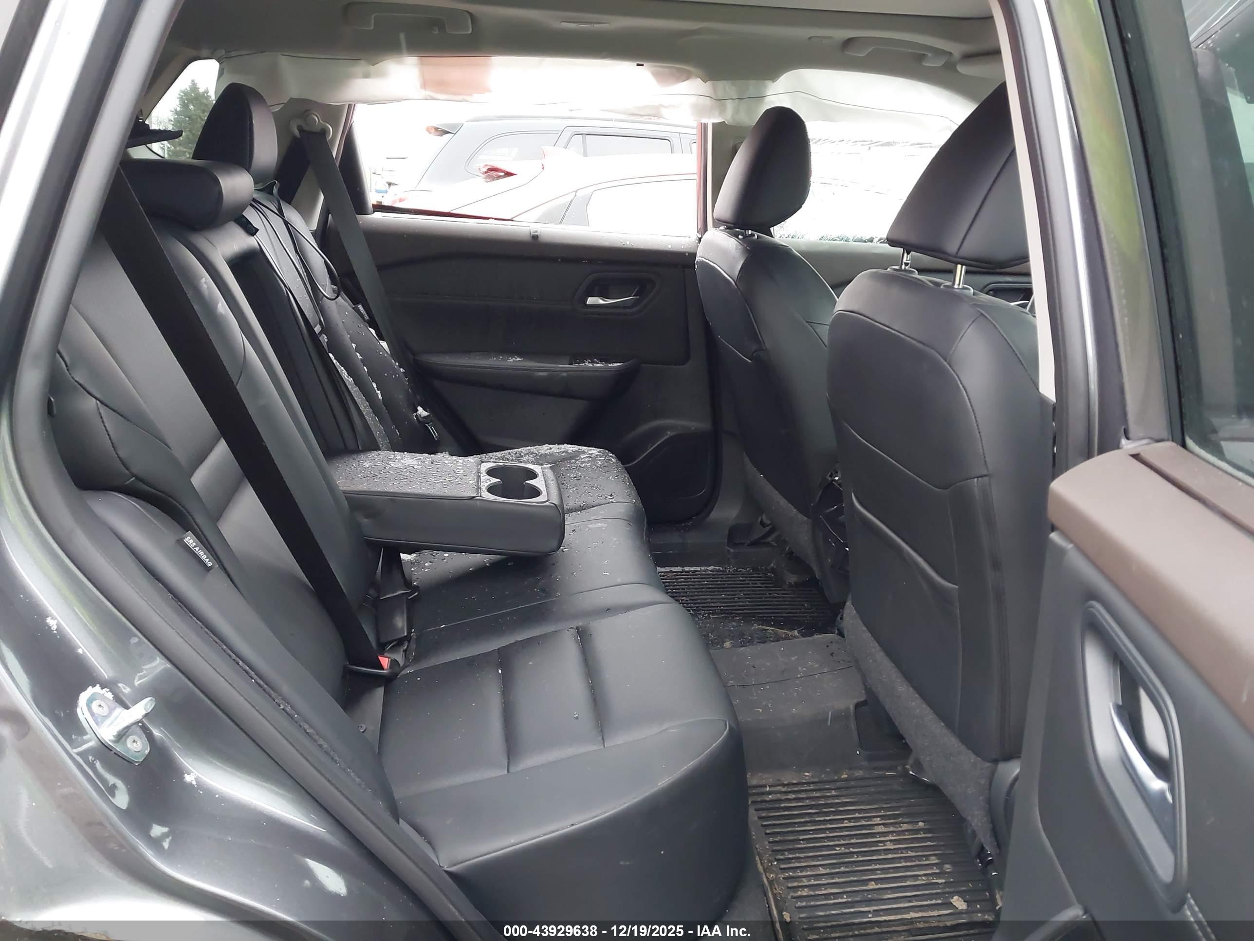 NISSAN ROGUE image 8