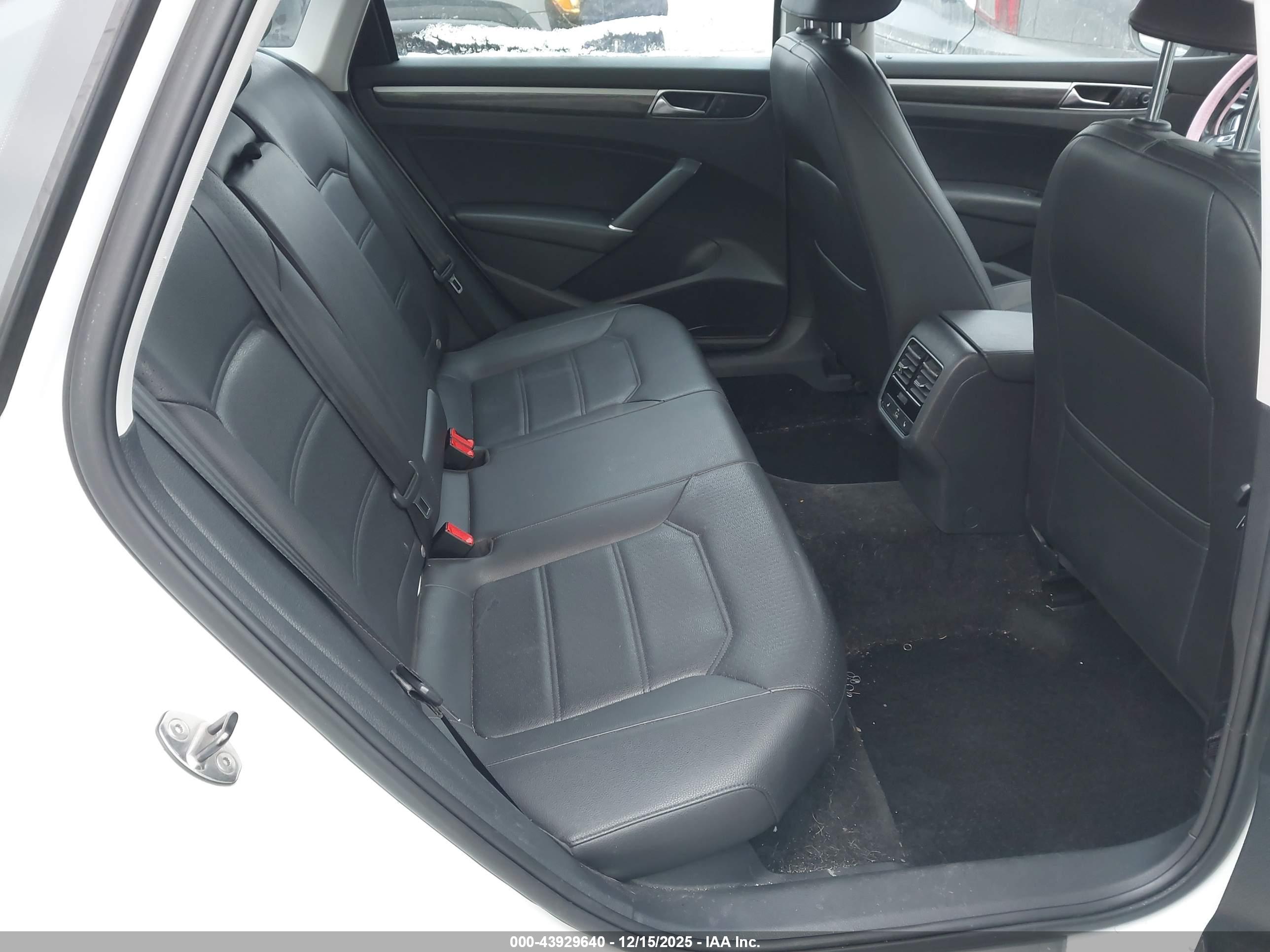 VOLKSWAGEN PASSAT image 8