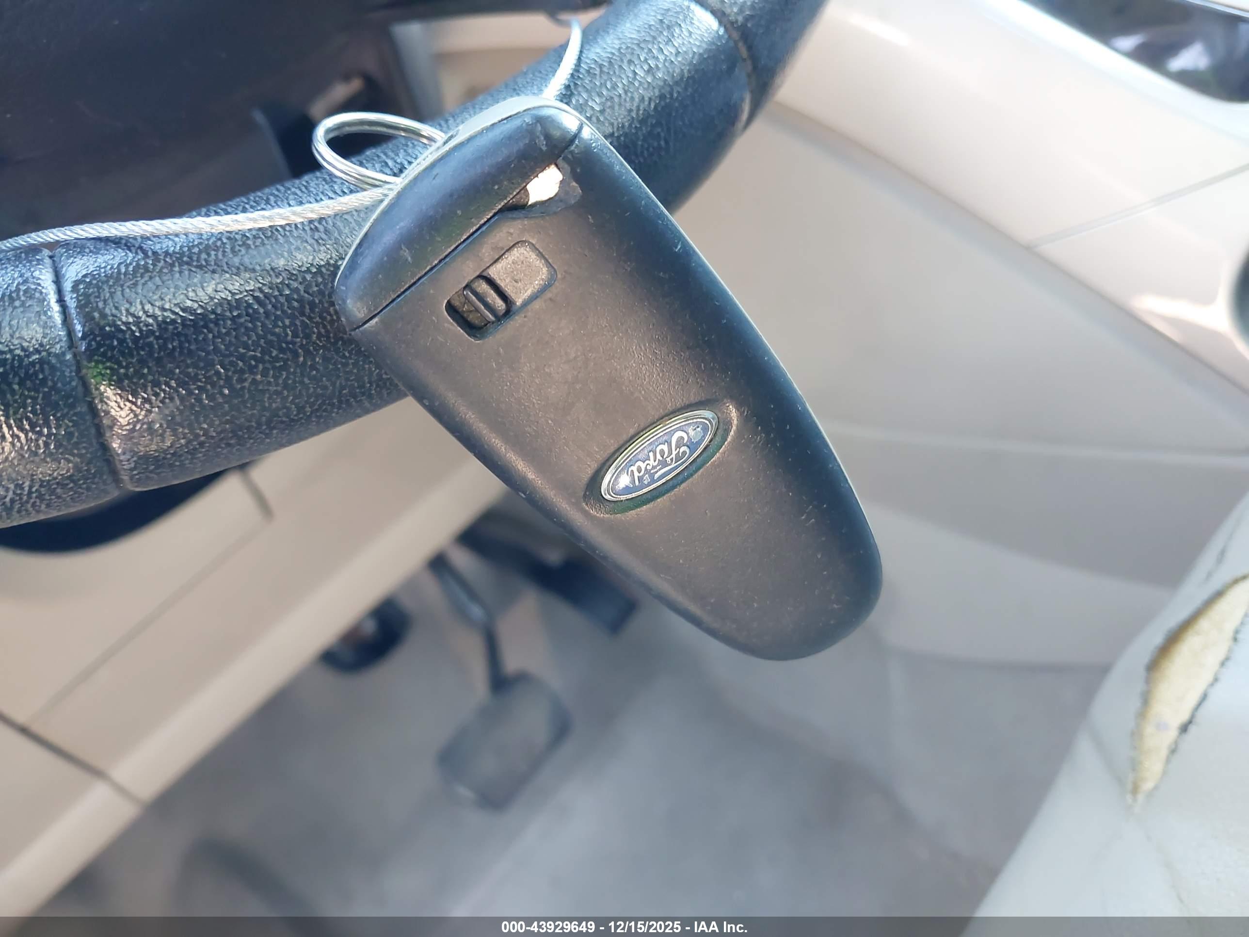 FORD ESCAPE image 11