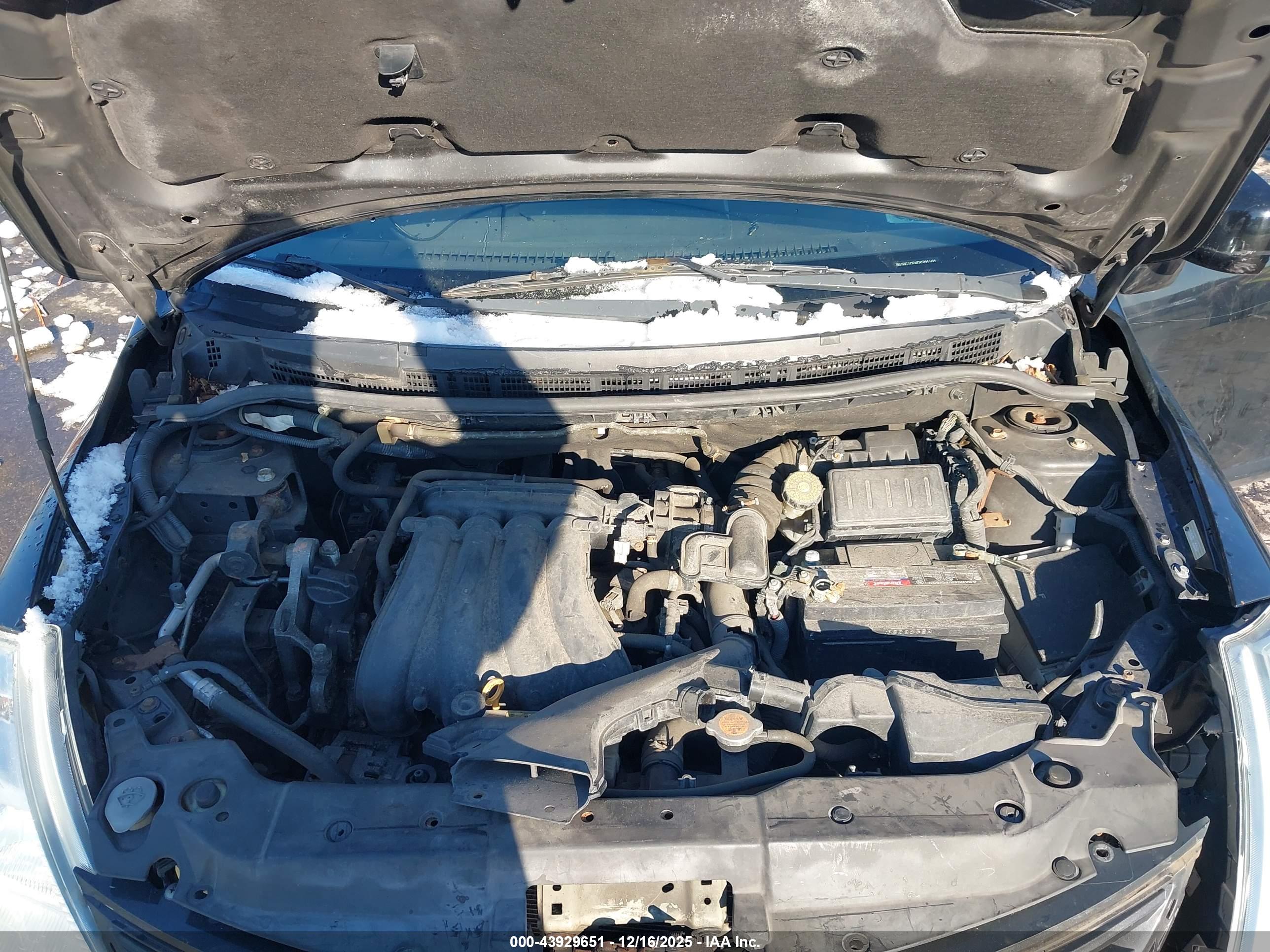NISSAN VERSA image 10