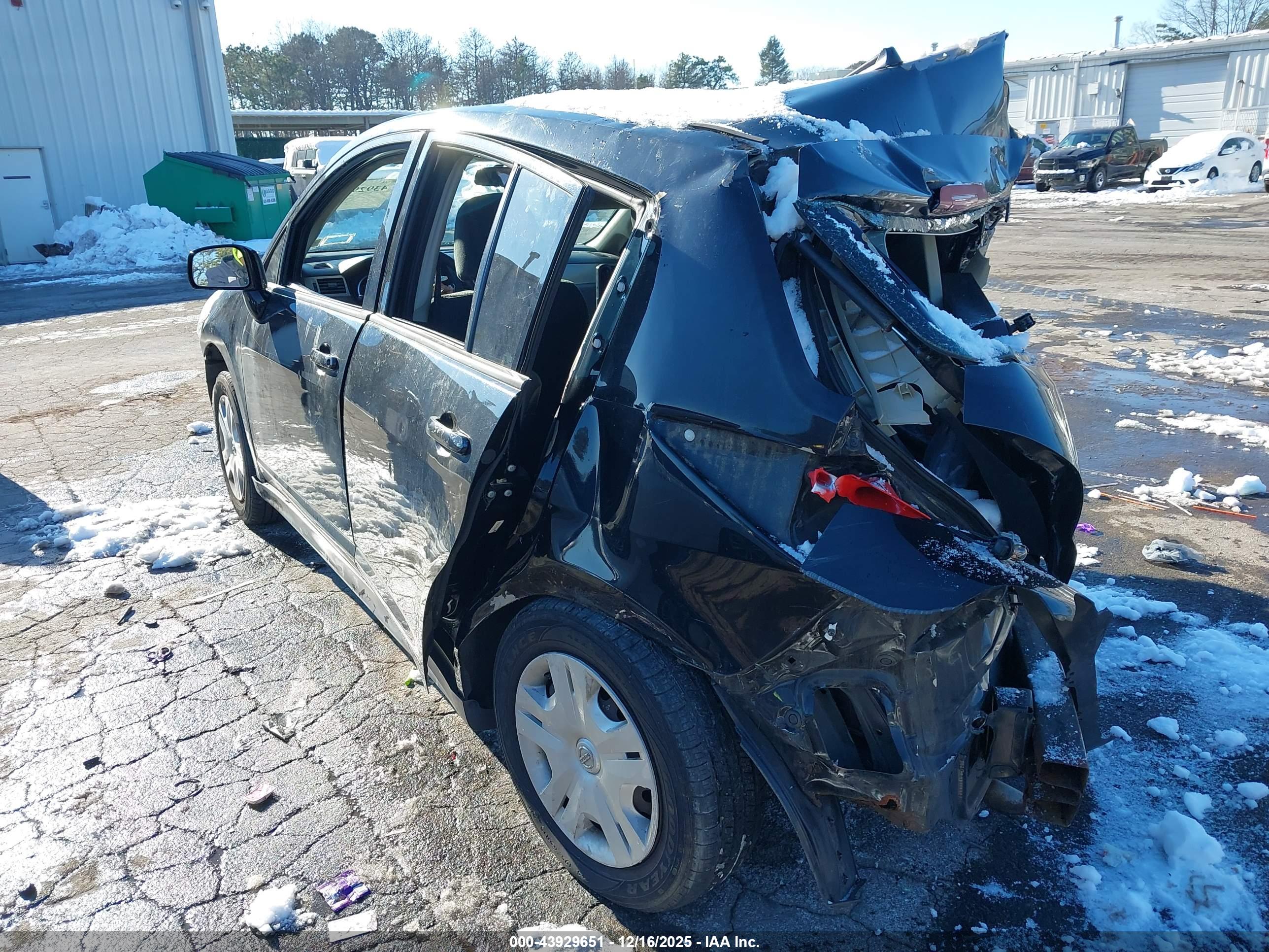NISSAN VERSA image 3