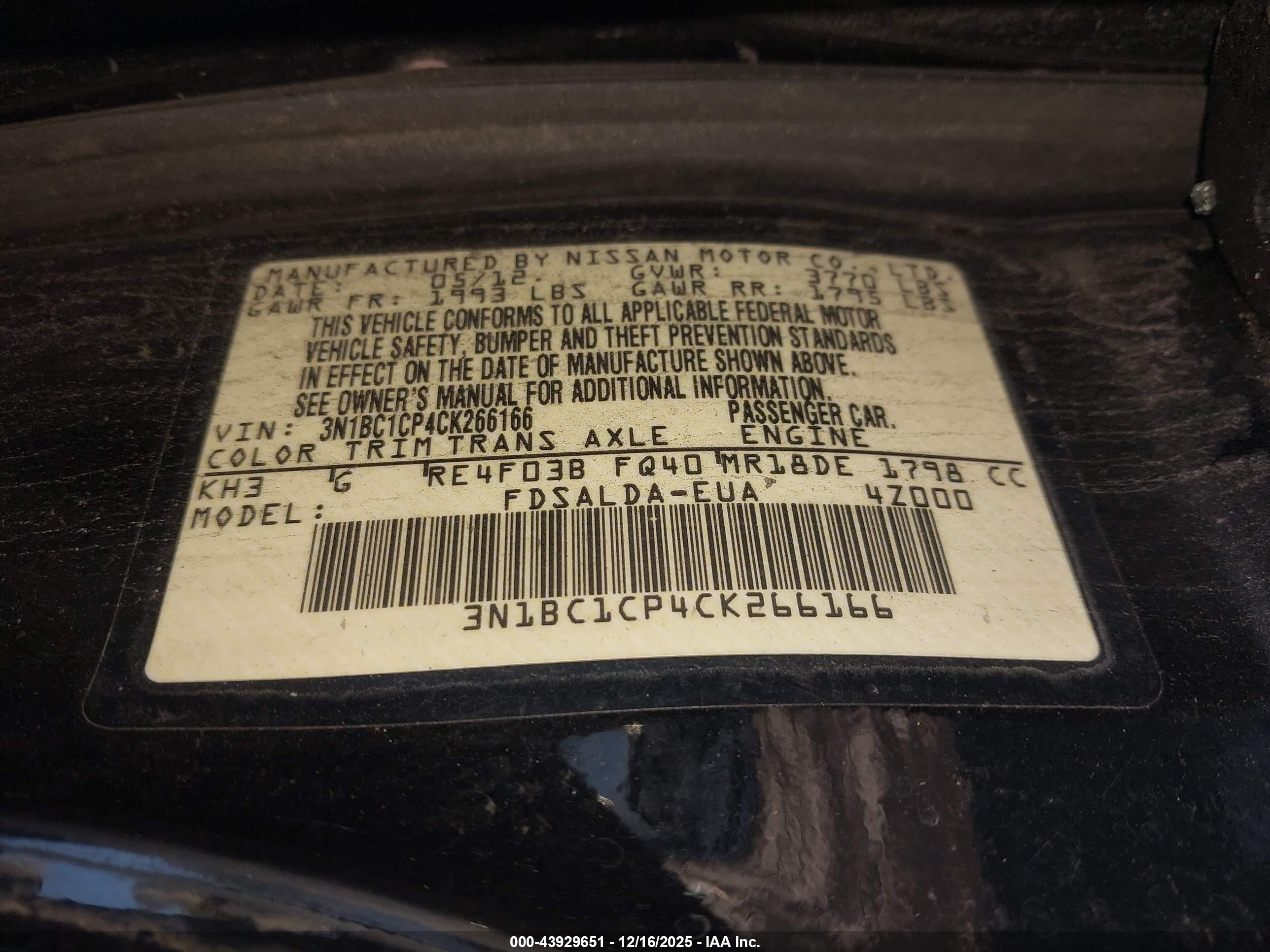 NISSAN VERSA image 9