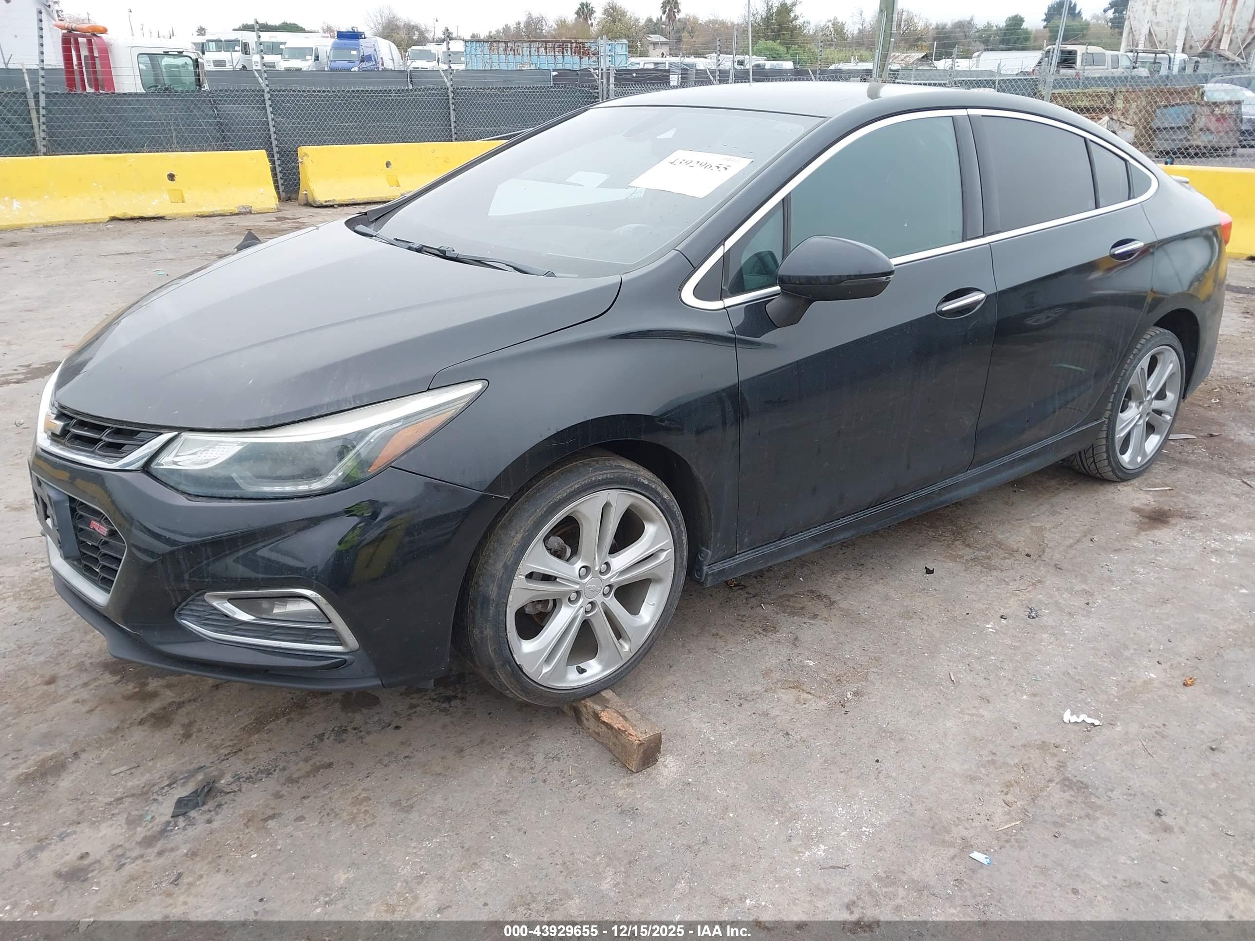 CHEVROLET CRUZE image 2