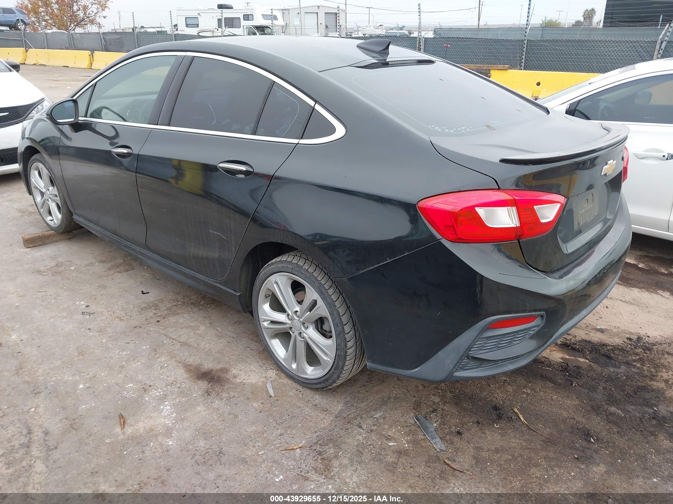 CHEVROLET CRUZE image 3