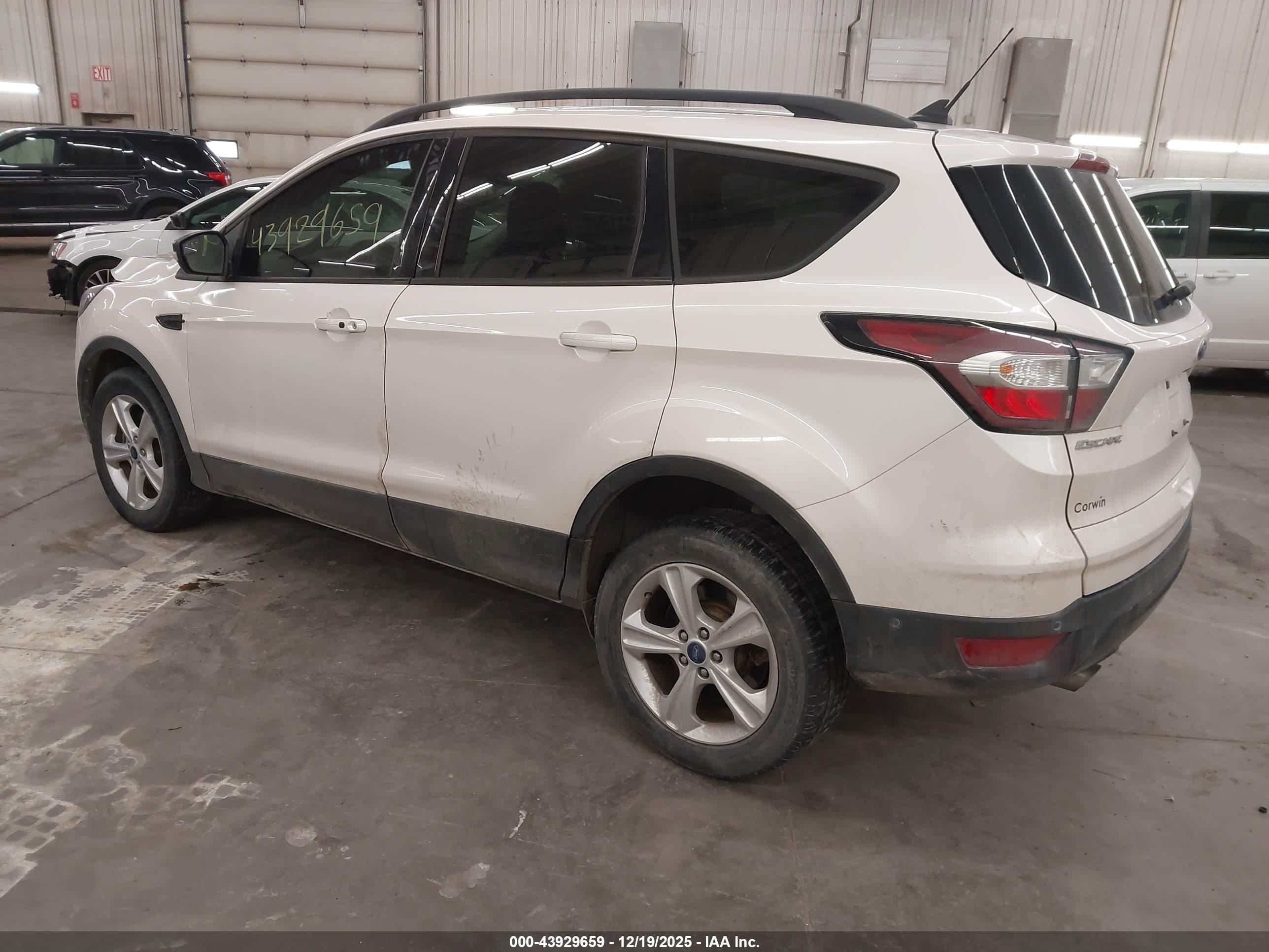 FORD ESCAPE image 3