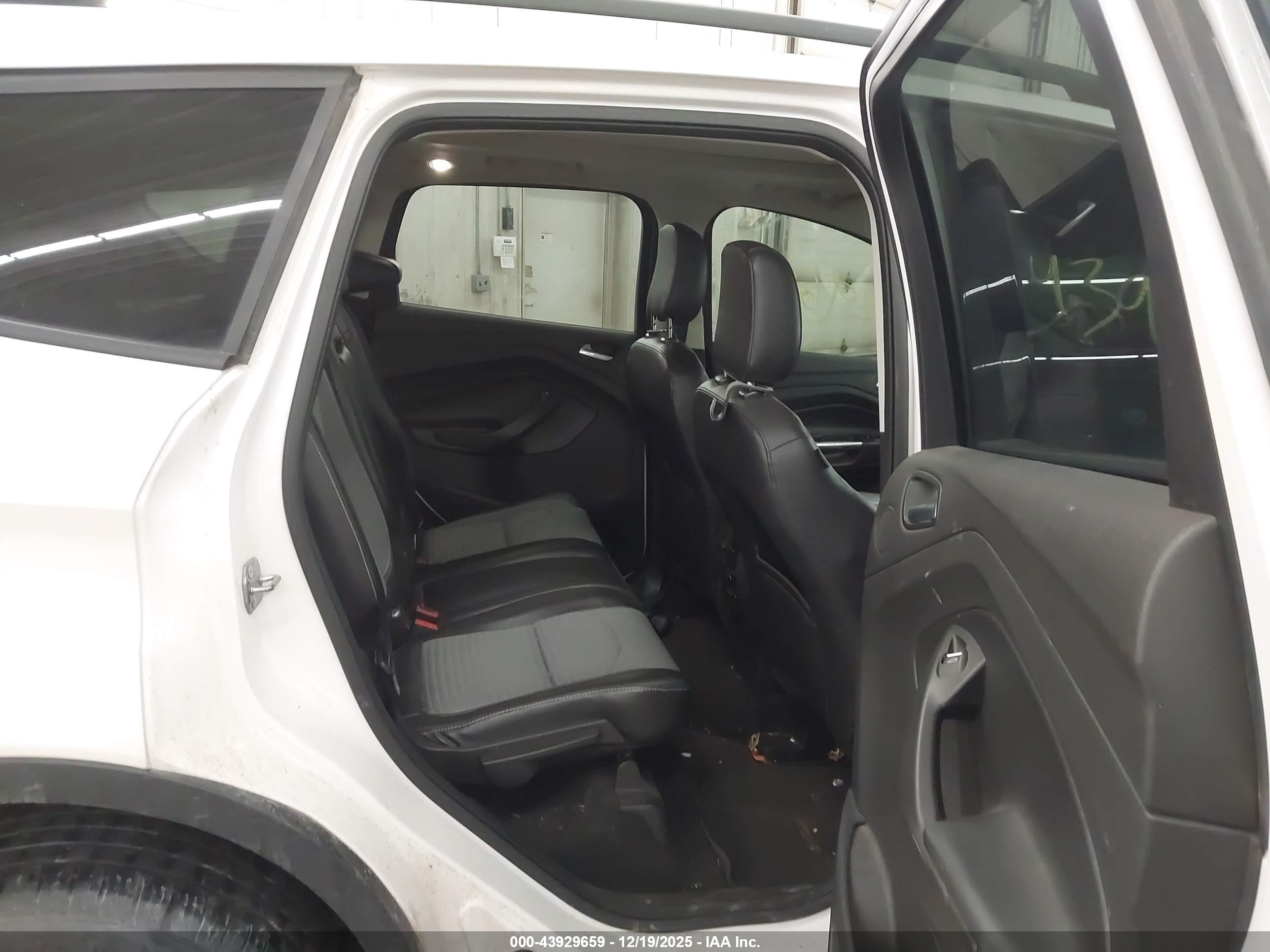 FORD ESCAPE image 8
