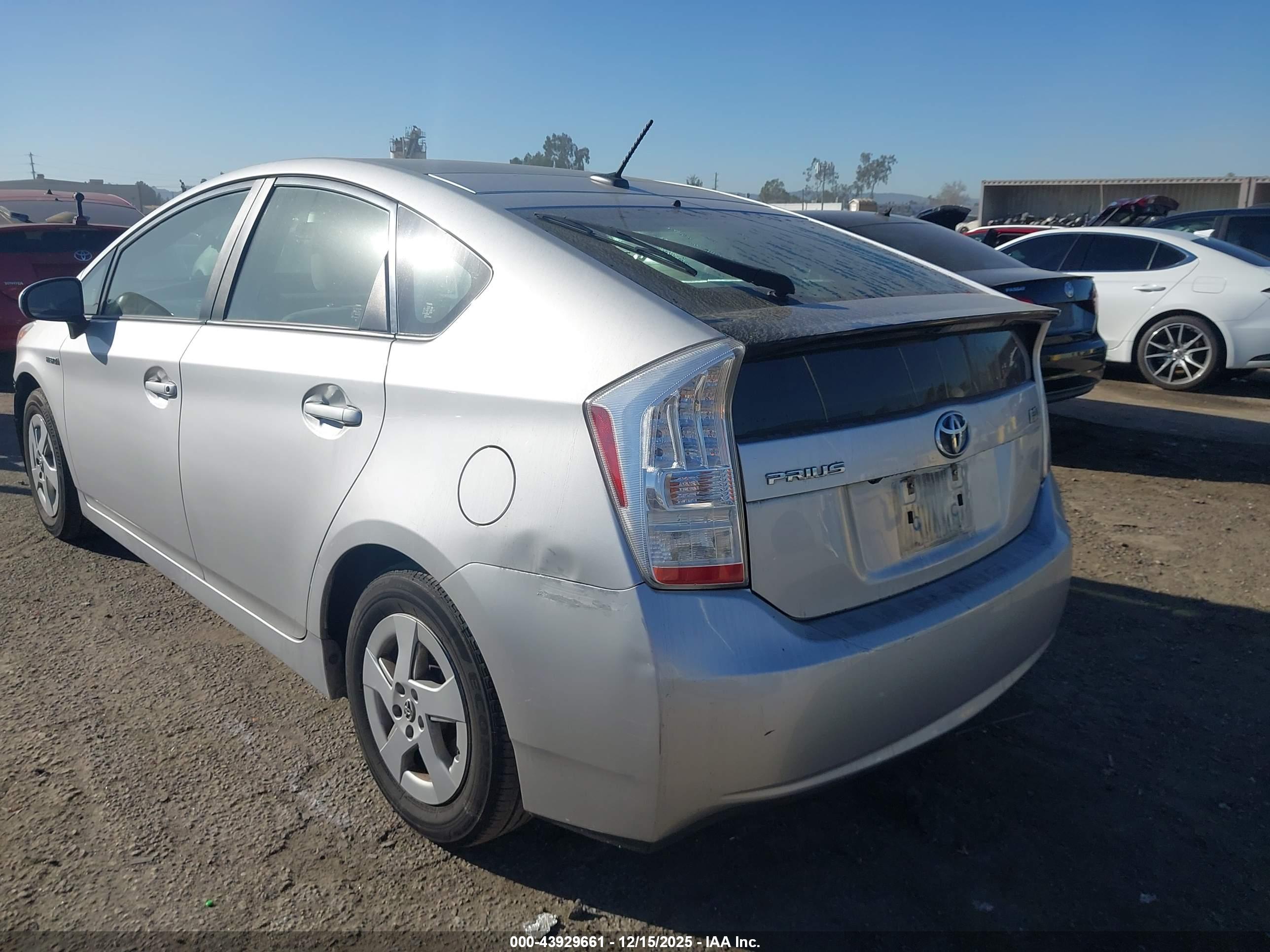 TOYOTA PRIUS image 3