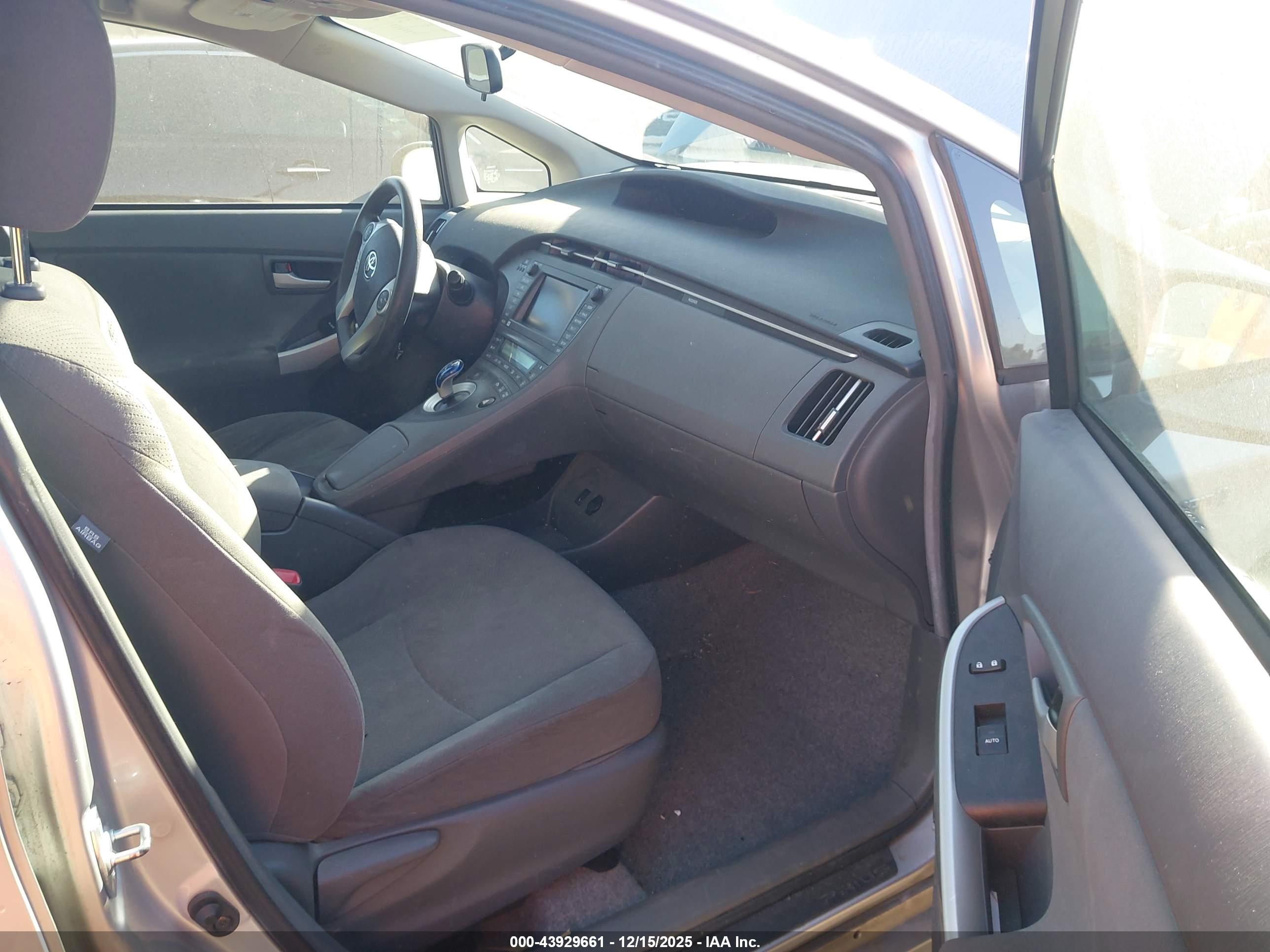 TOYOTA PRIUS image 5