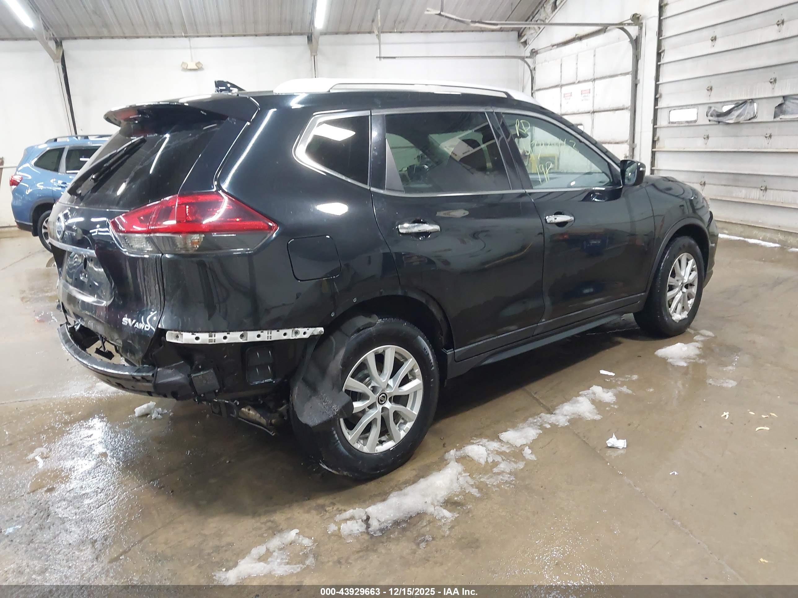 NISSAN ROGUE image 4