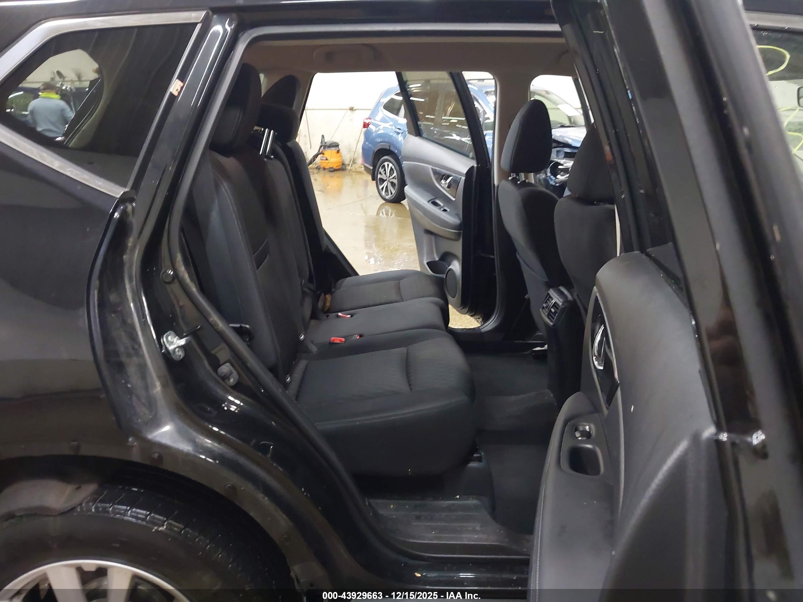 NISSAN ROGUE image 8