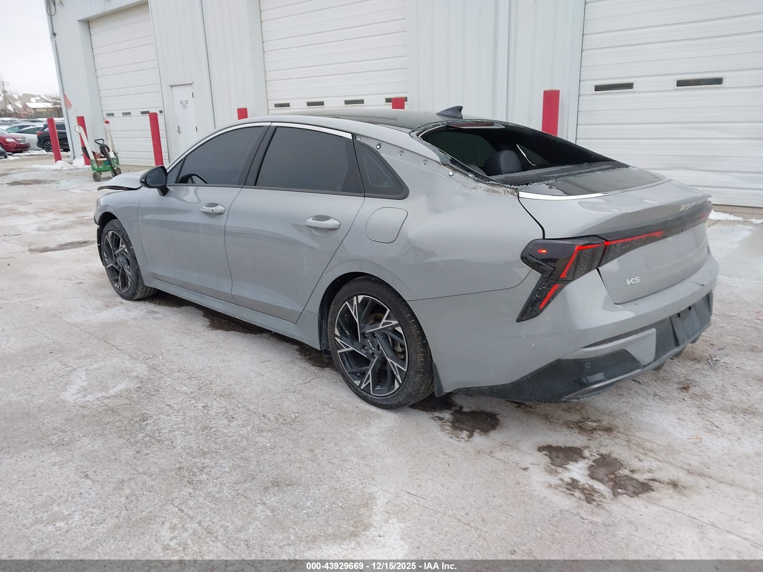 KIA K5 image 3